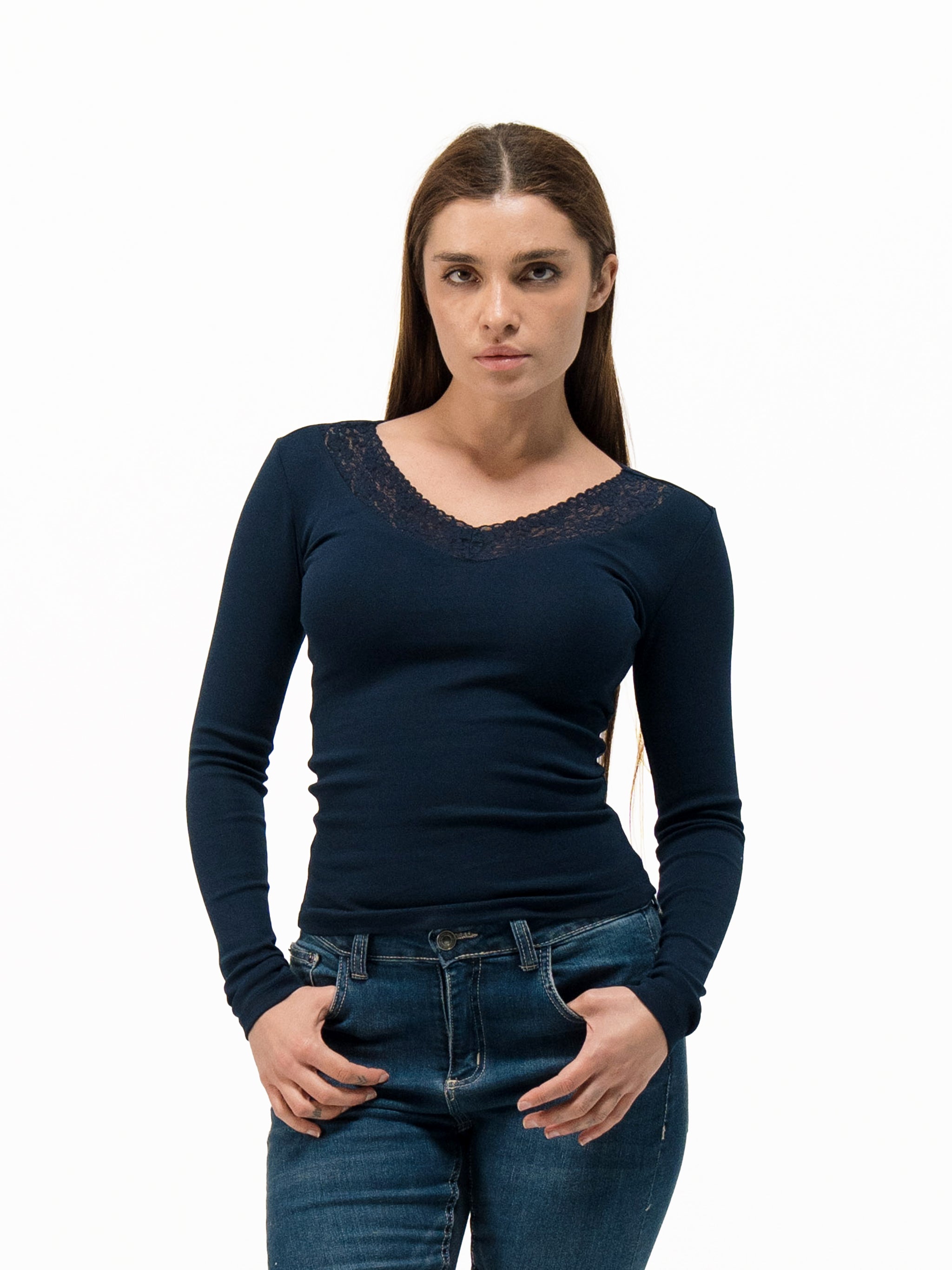 LACE V-NECK LONG SLEEVE TOP