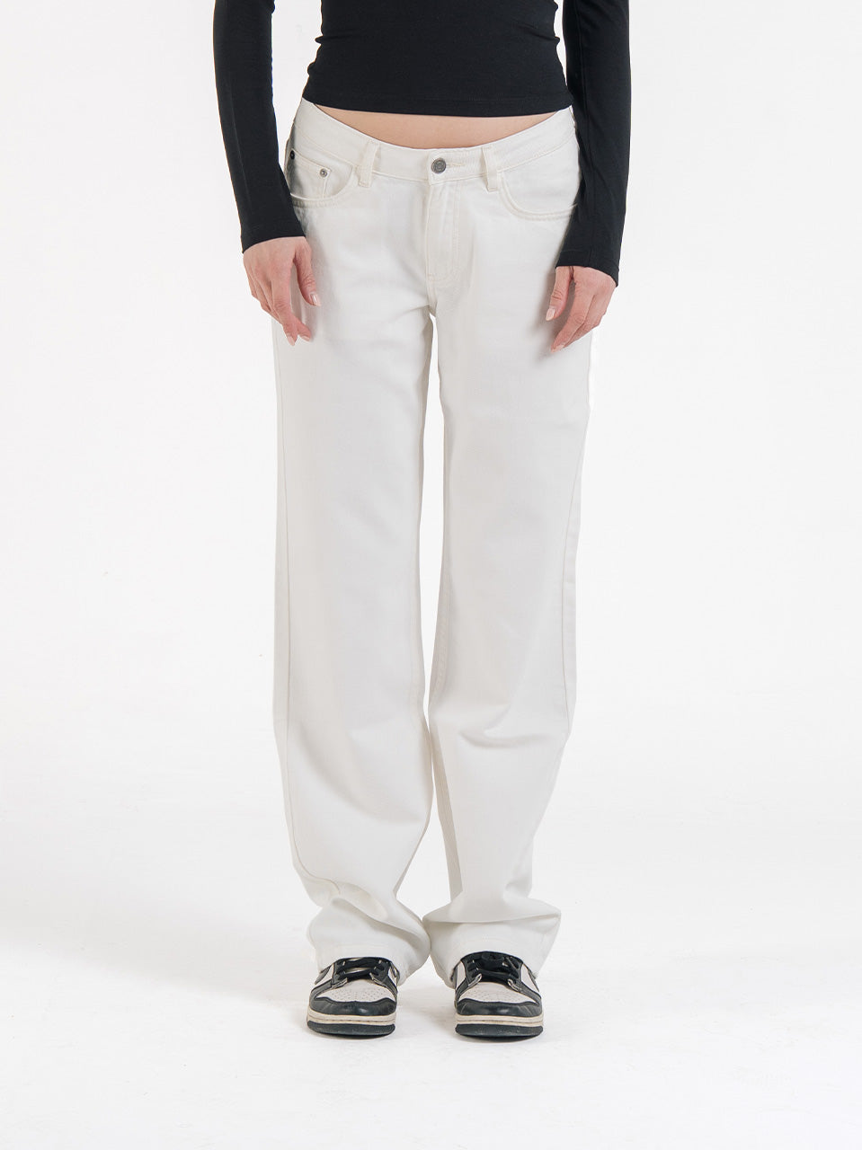 STRAIGHT JEANS