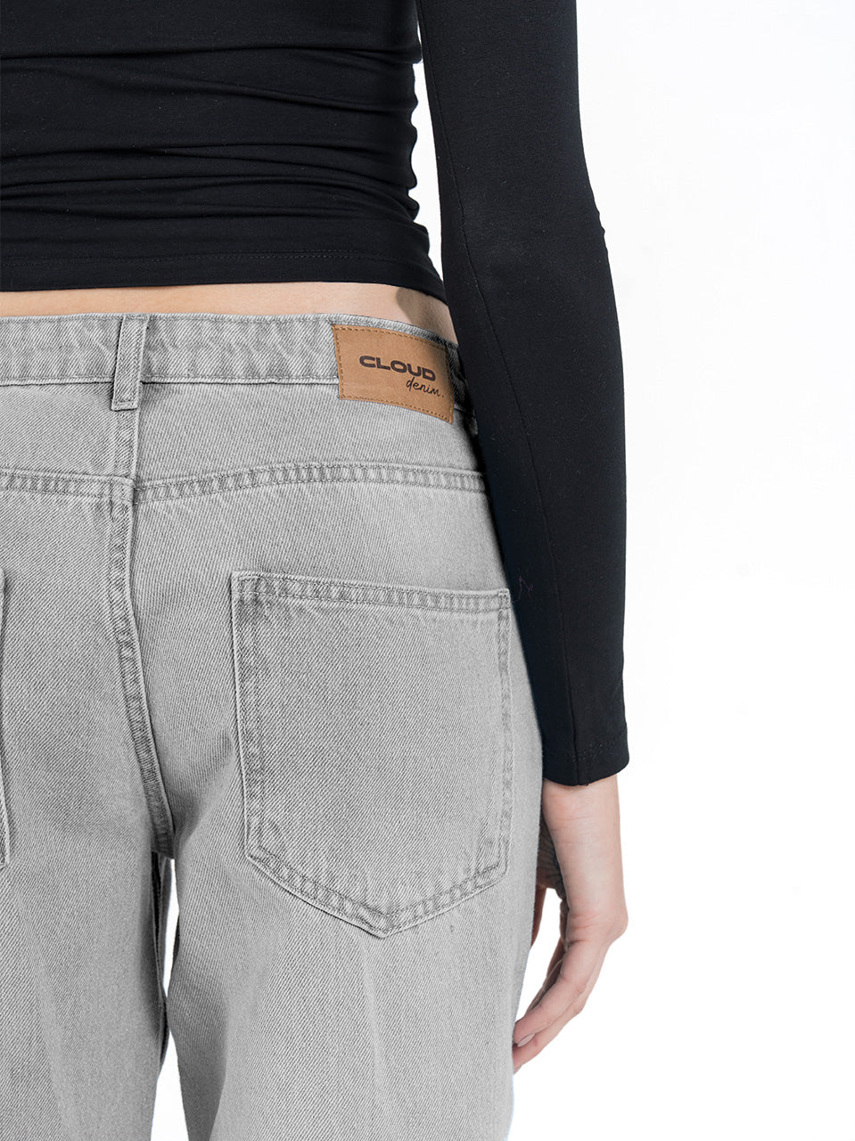STRAIGHT JEANS
