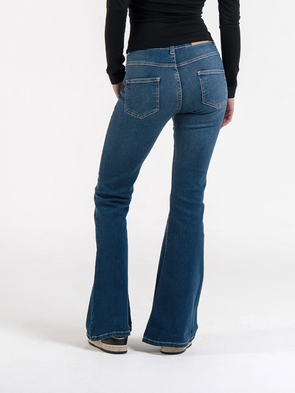 FLARE JEANS