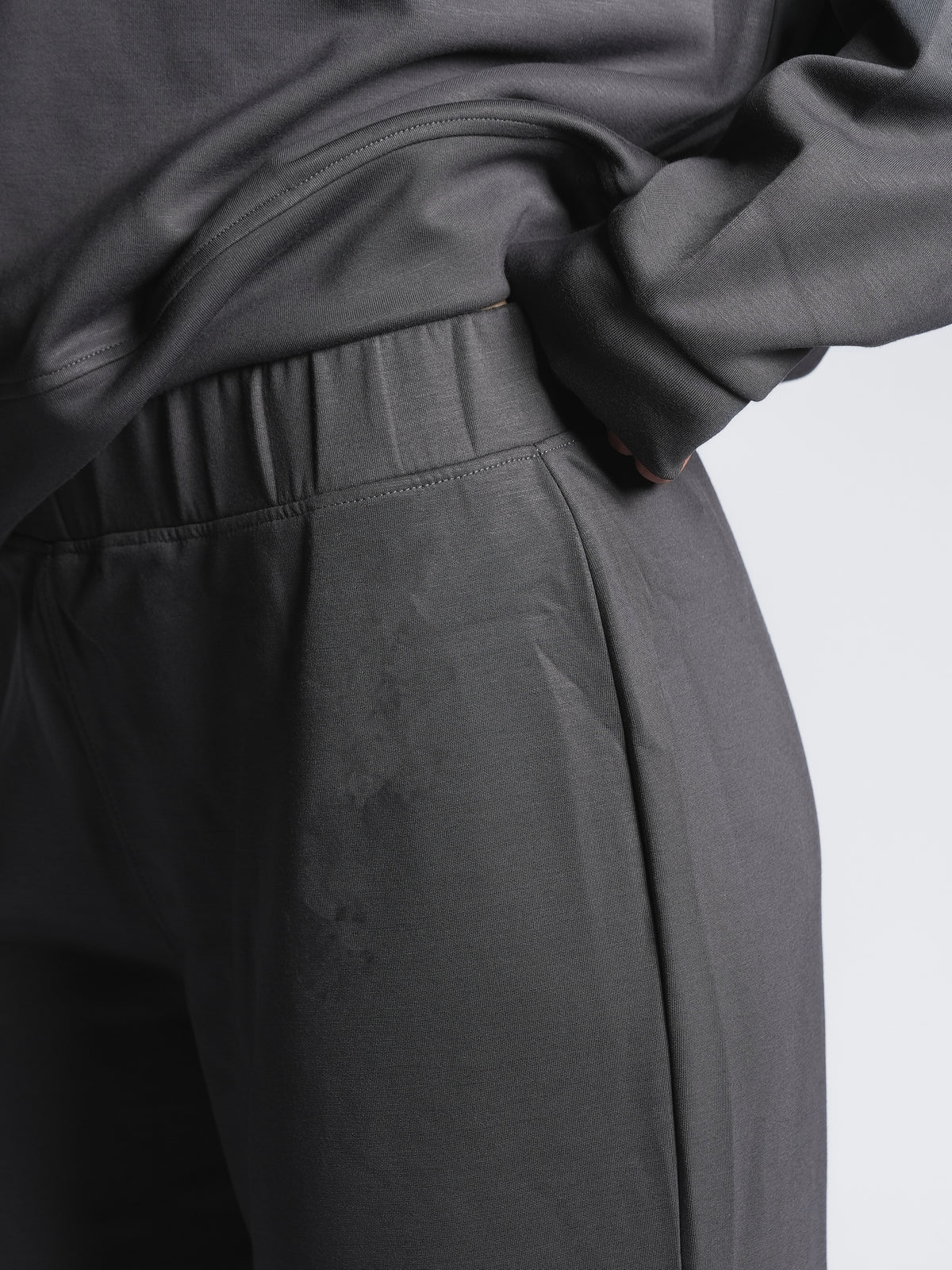 BREATHABLE WIDE LEG PANTS