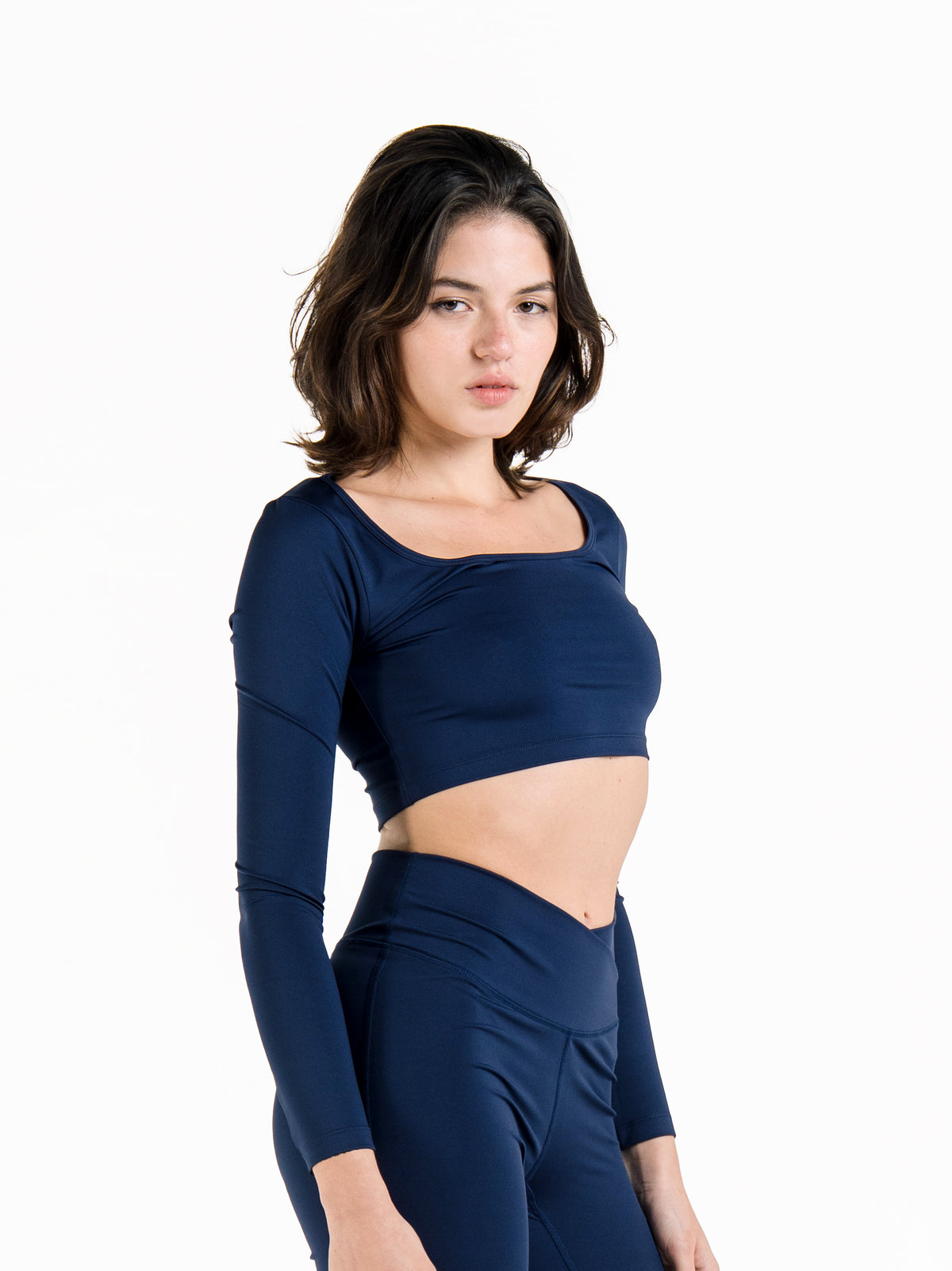 MOVE SQUARED NECK LONG SLEEVE CROPPED TOP
