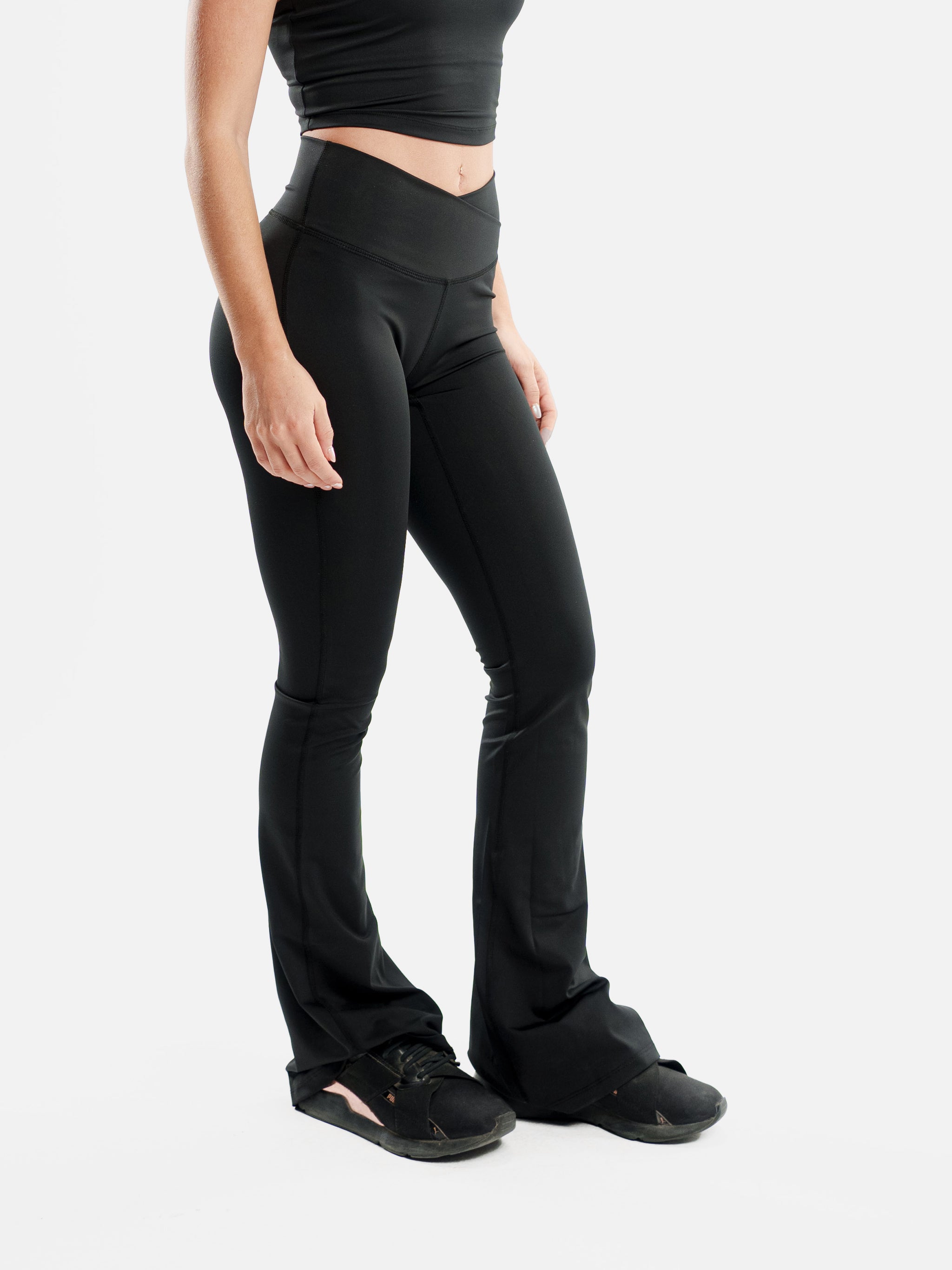 BLACK MOVE CROSSOVER YOGA PANTS