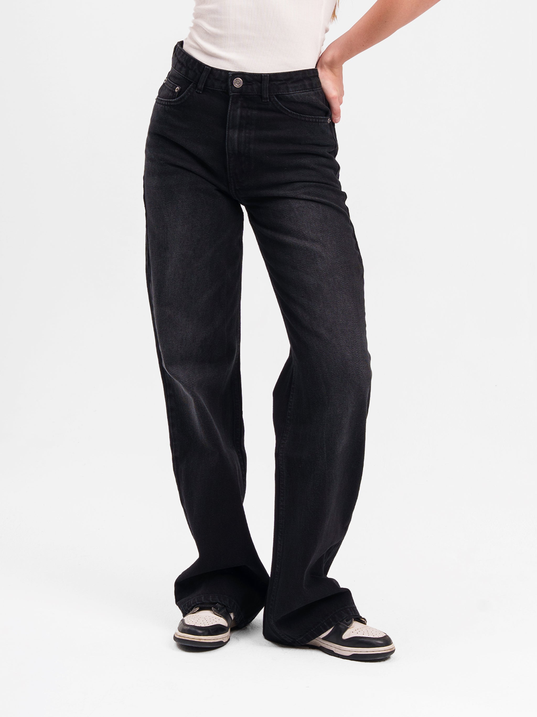 BLACK HIGH RISE JEANS
