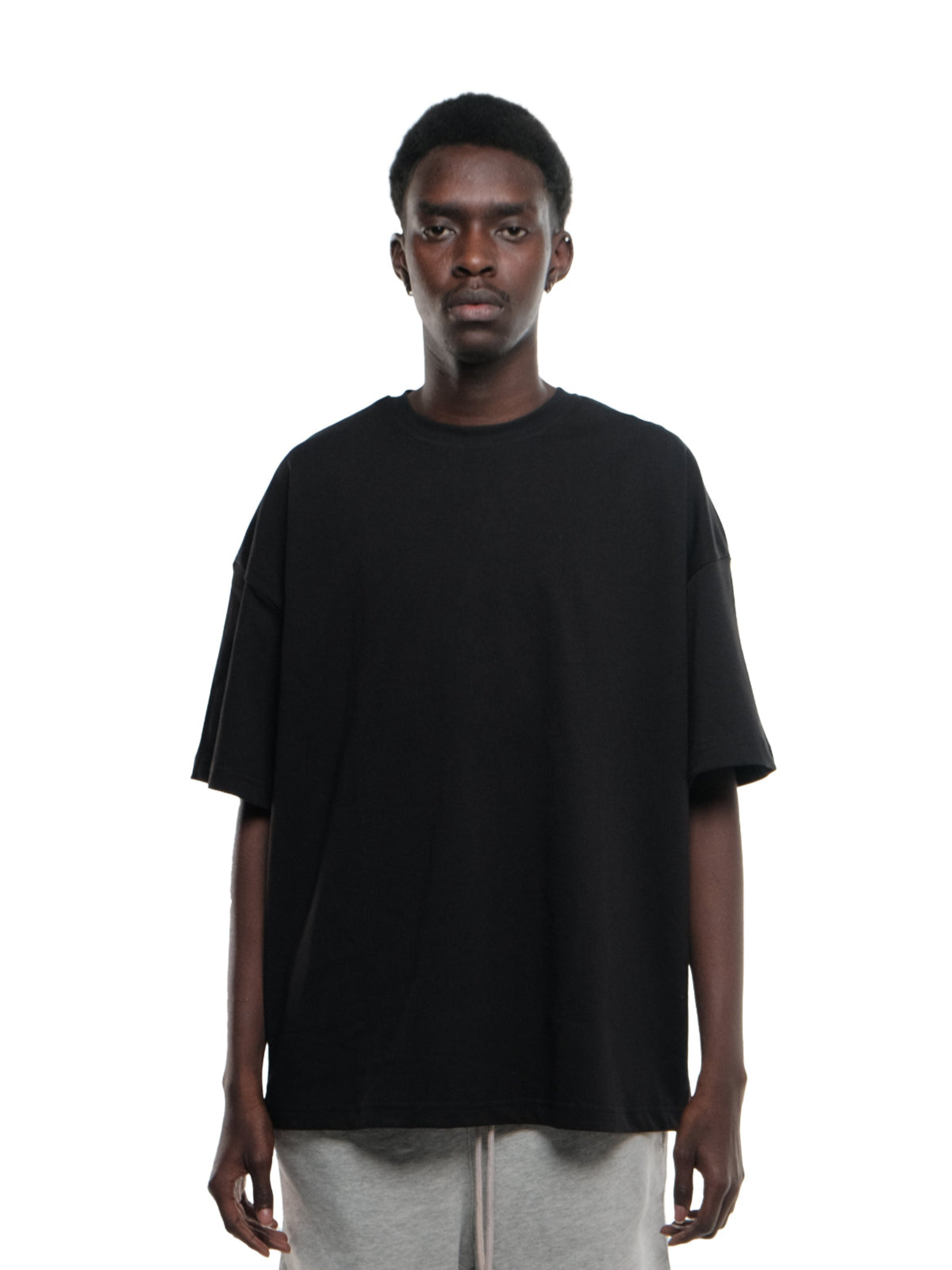 BLACK BASIC T-SHIRT