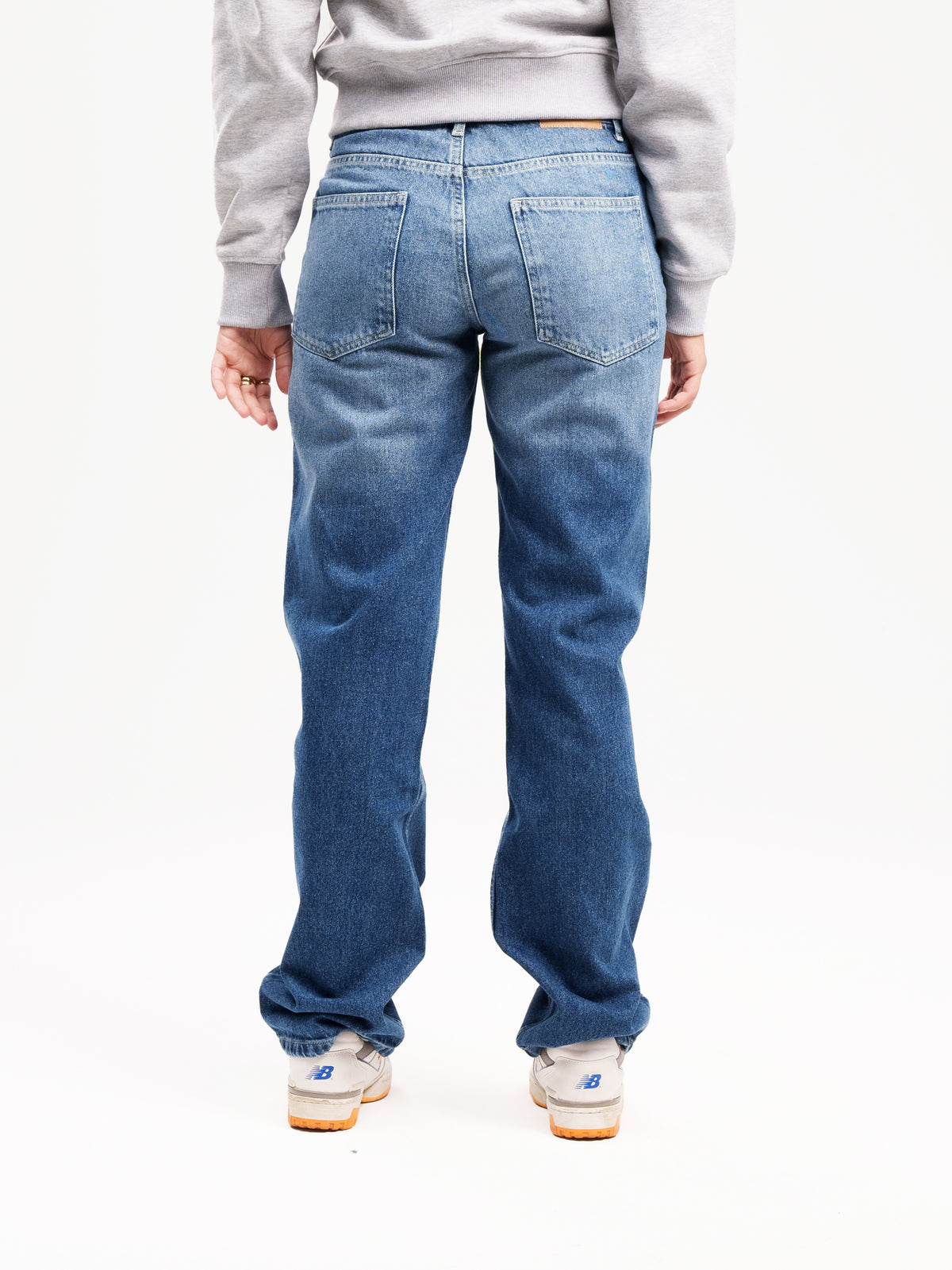 STRAIGHT JEANS