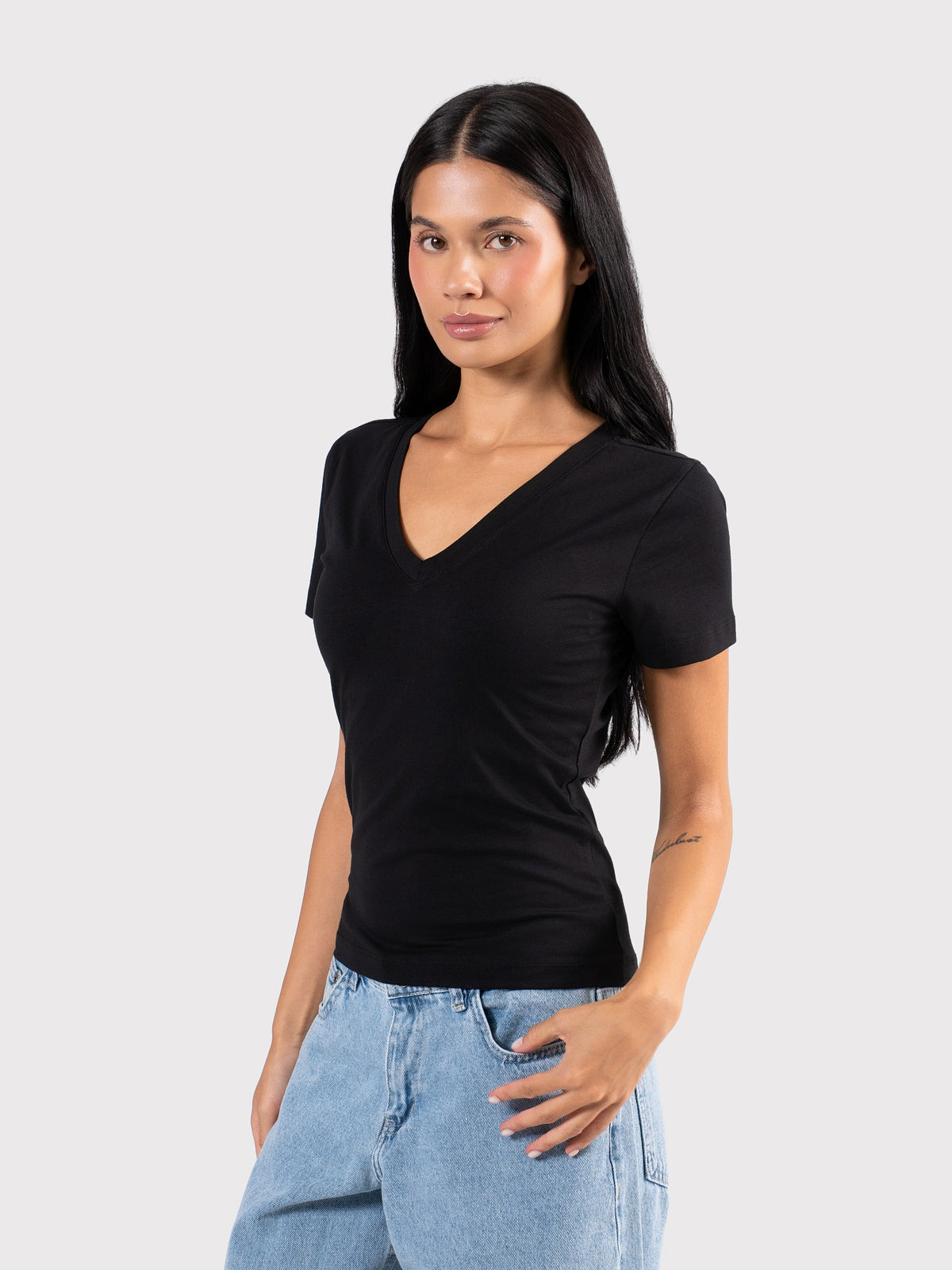 V-NECK SHORT SLEEVE TOP BLACK