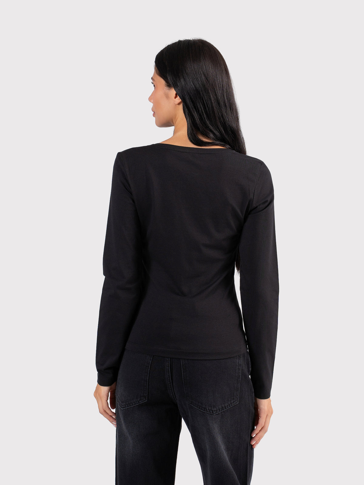 U-SHAPED LONG SLEEVE TOP BLACK