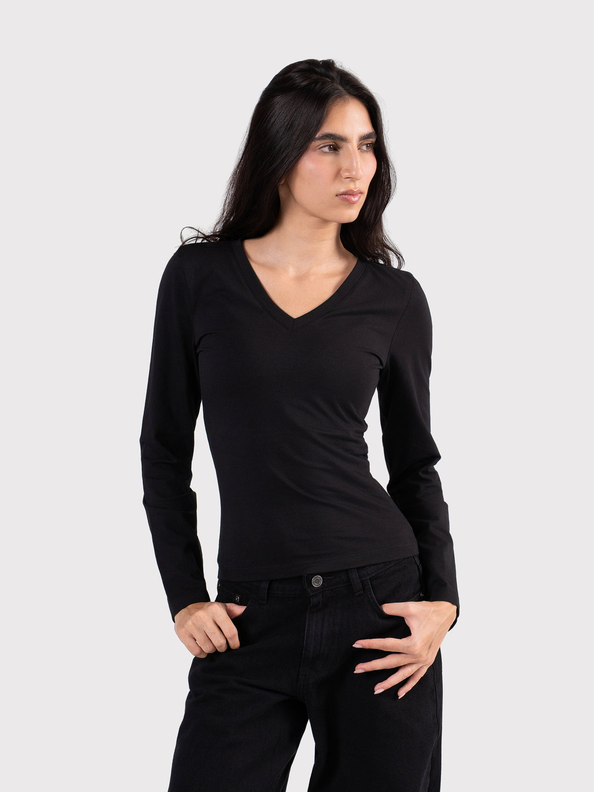 V-NECK LONG SLEEVE TOP BLACK
