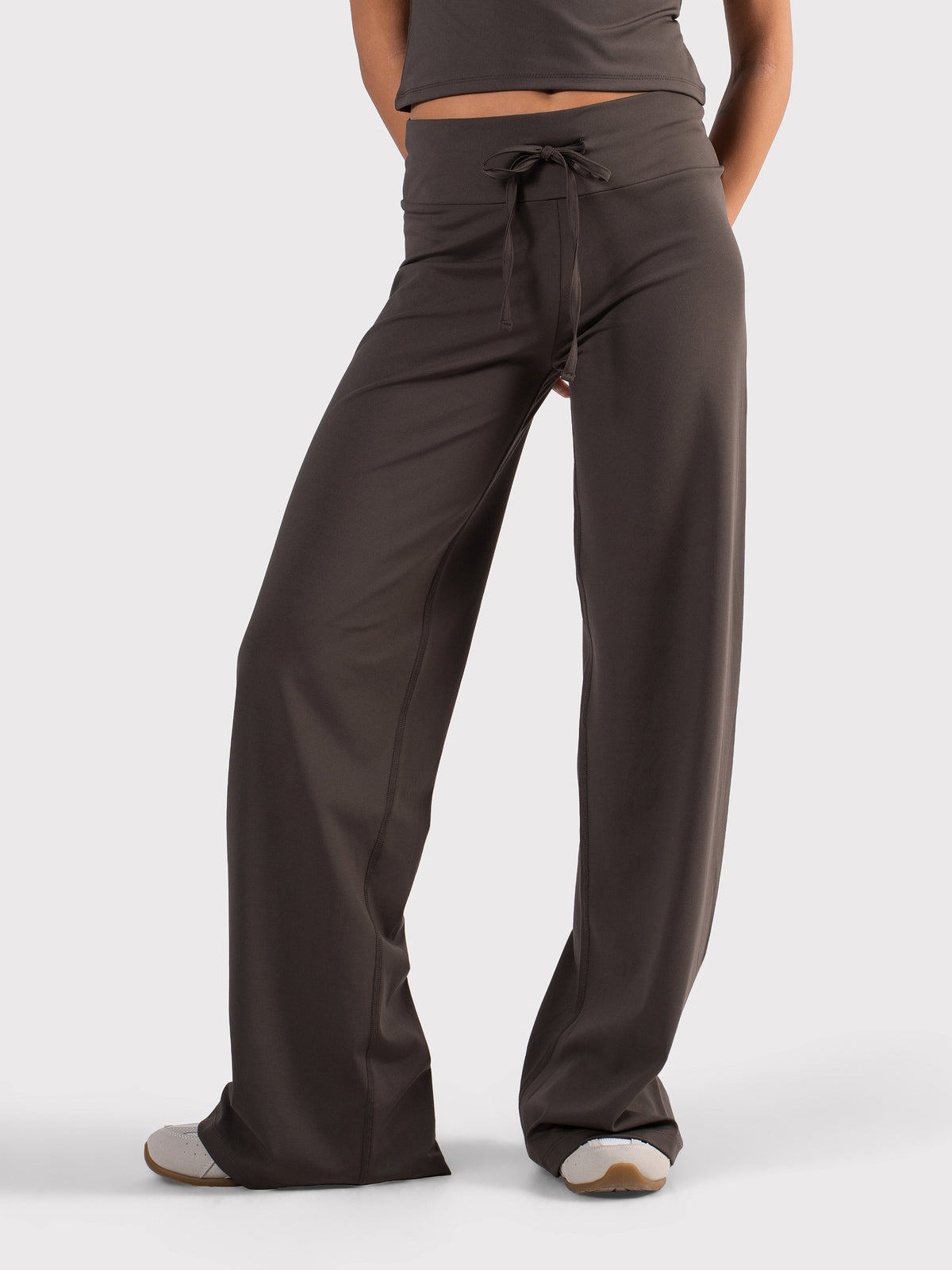 WIDE LEG DRAWSTRING MOVE PANTS BROWN
