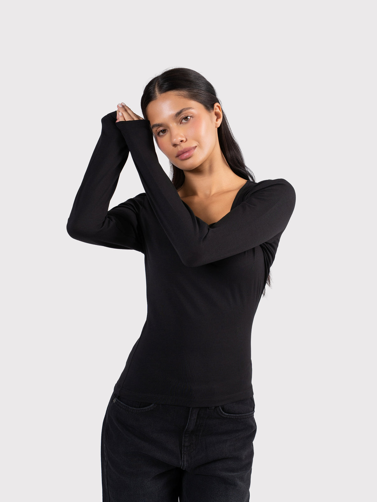 U-SHAPED LONG SLEEVE TOP BLACK