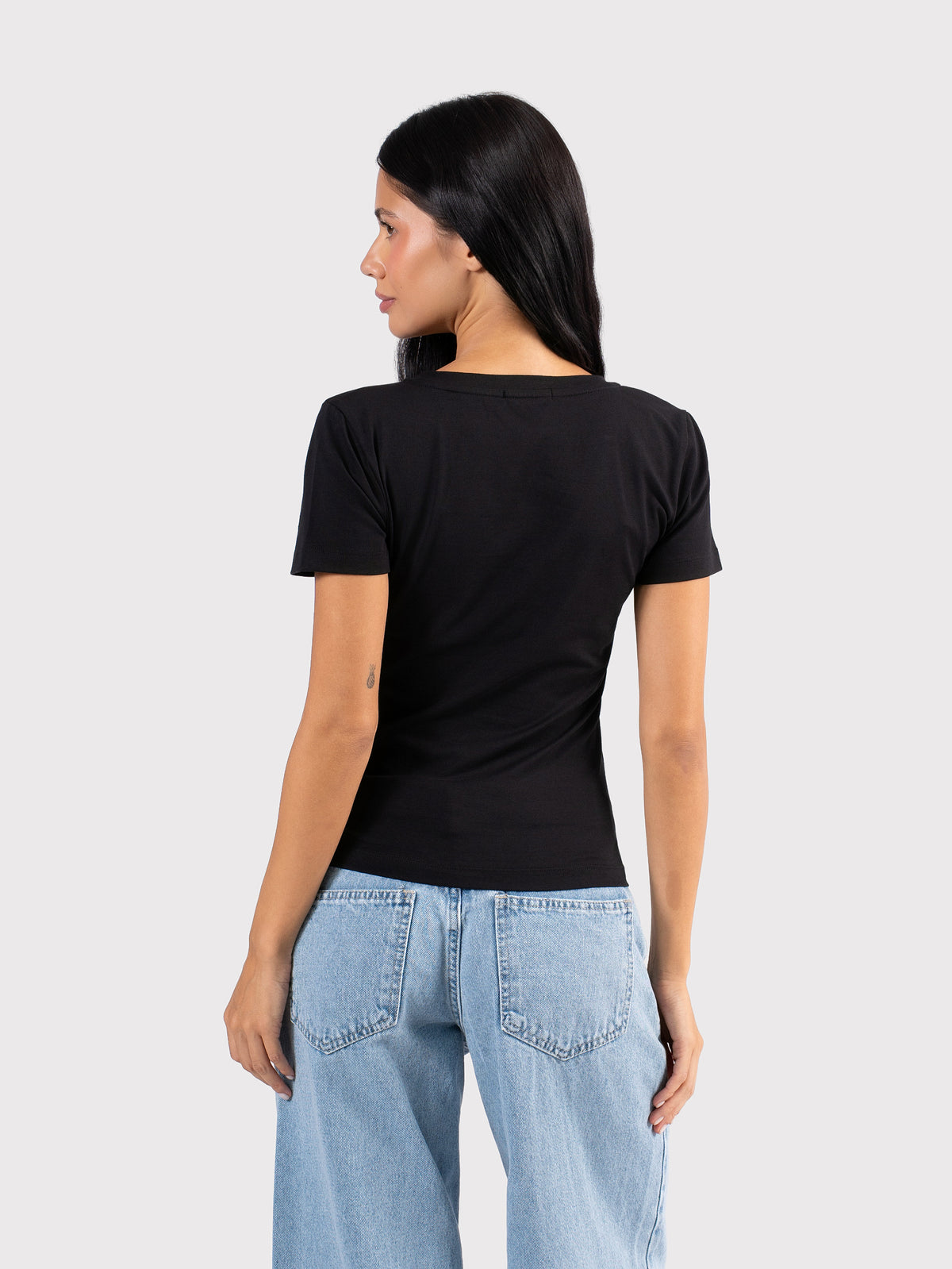 V-NECK SHORT SLEEVE TOP BLACK