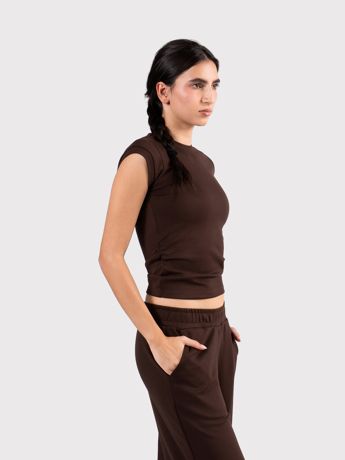 BREATHABLE CINCH TEE - BROWN