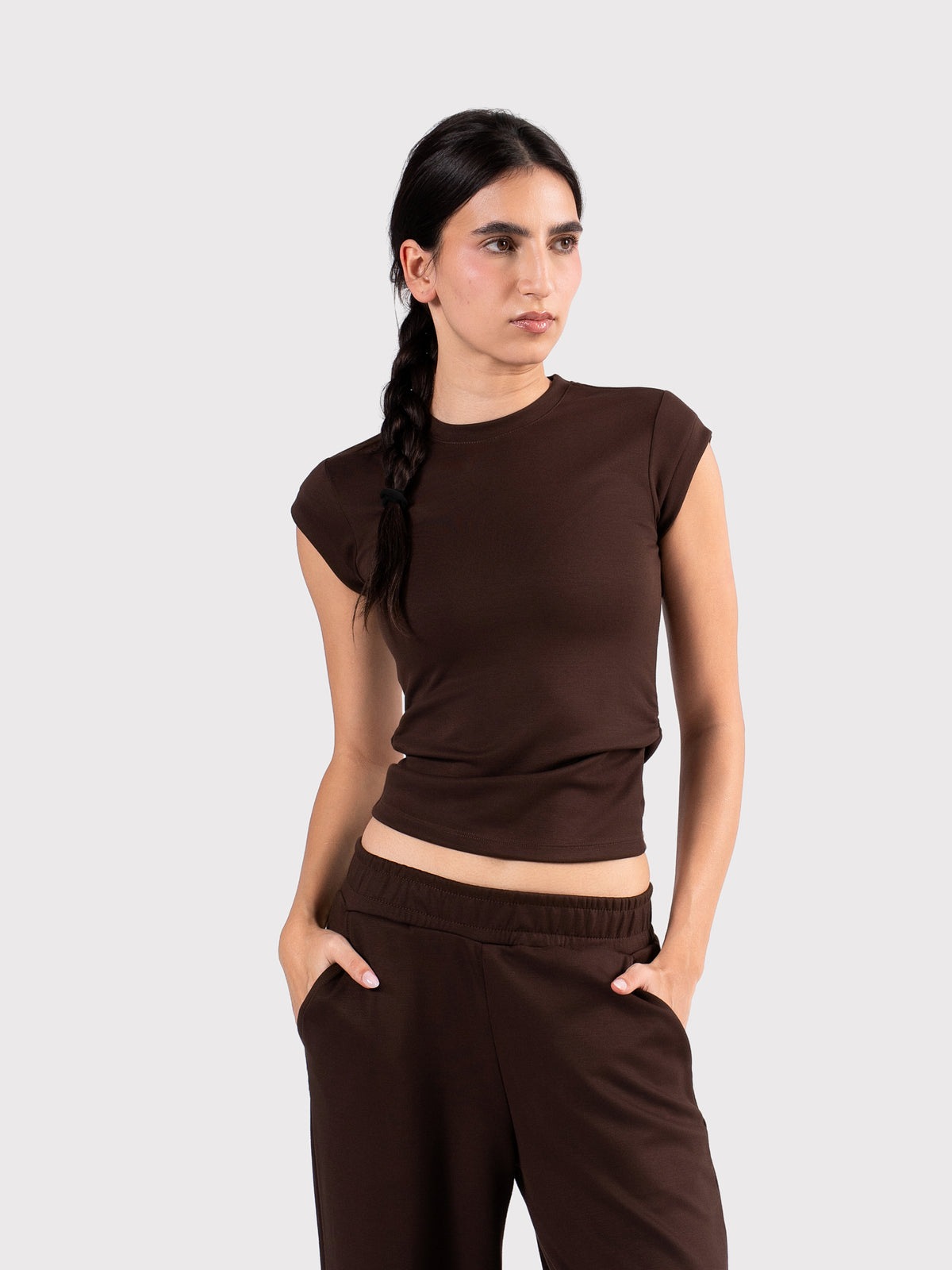 BREATHABLE CINCH TEE - BROWN