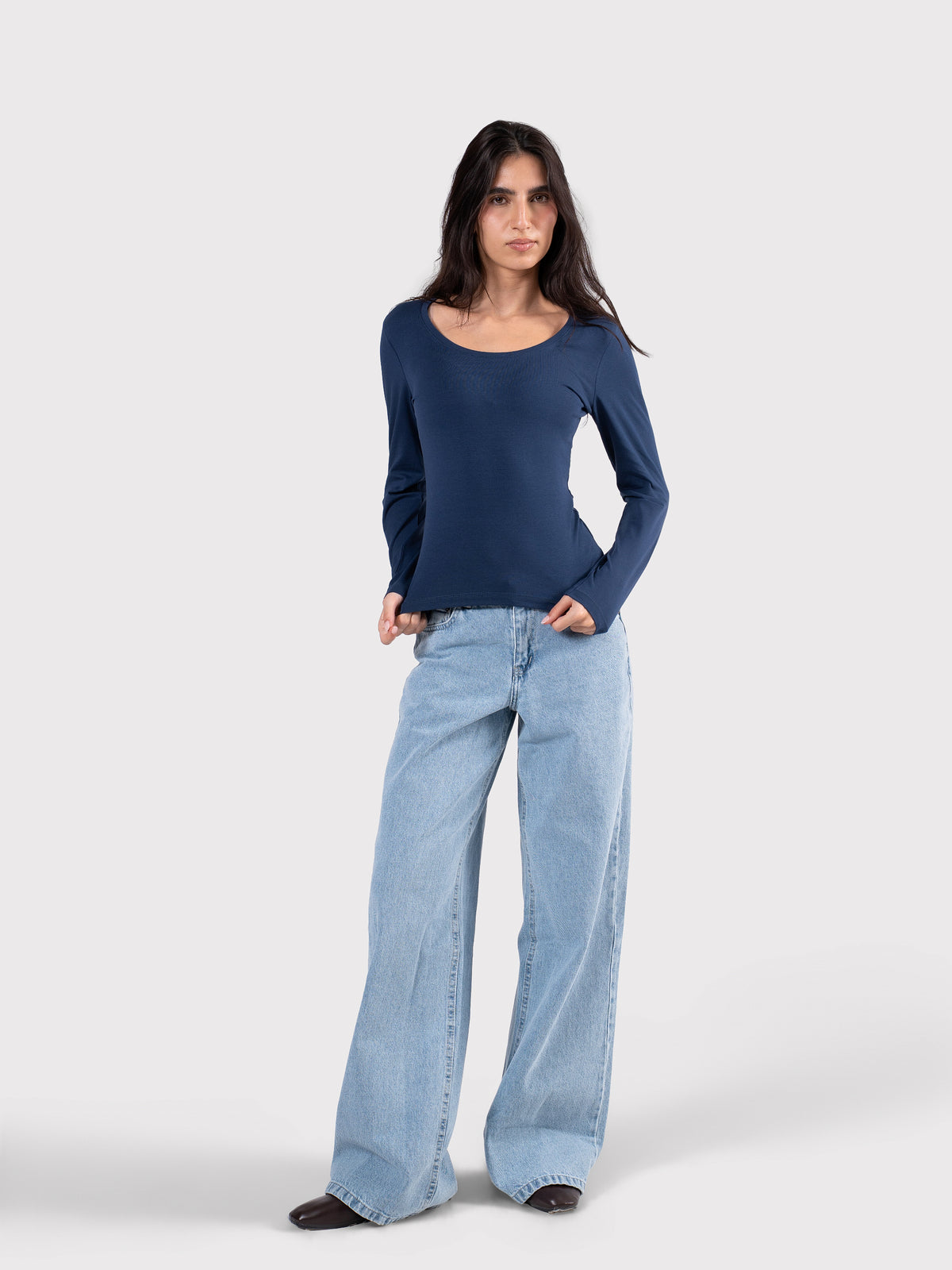 U-SHAPED LONG SLEEVE TOP NAVY