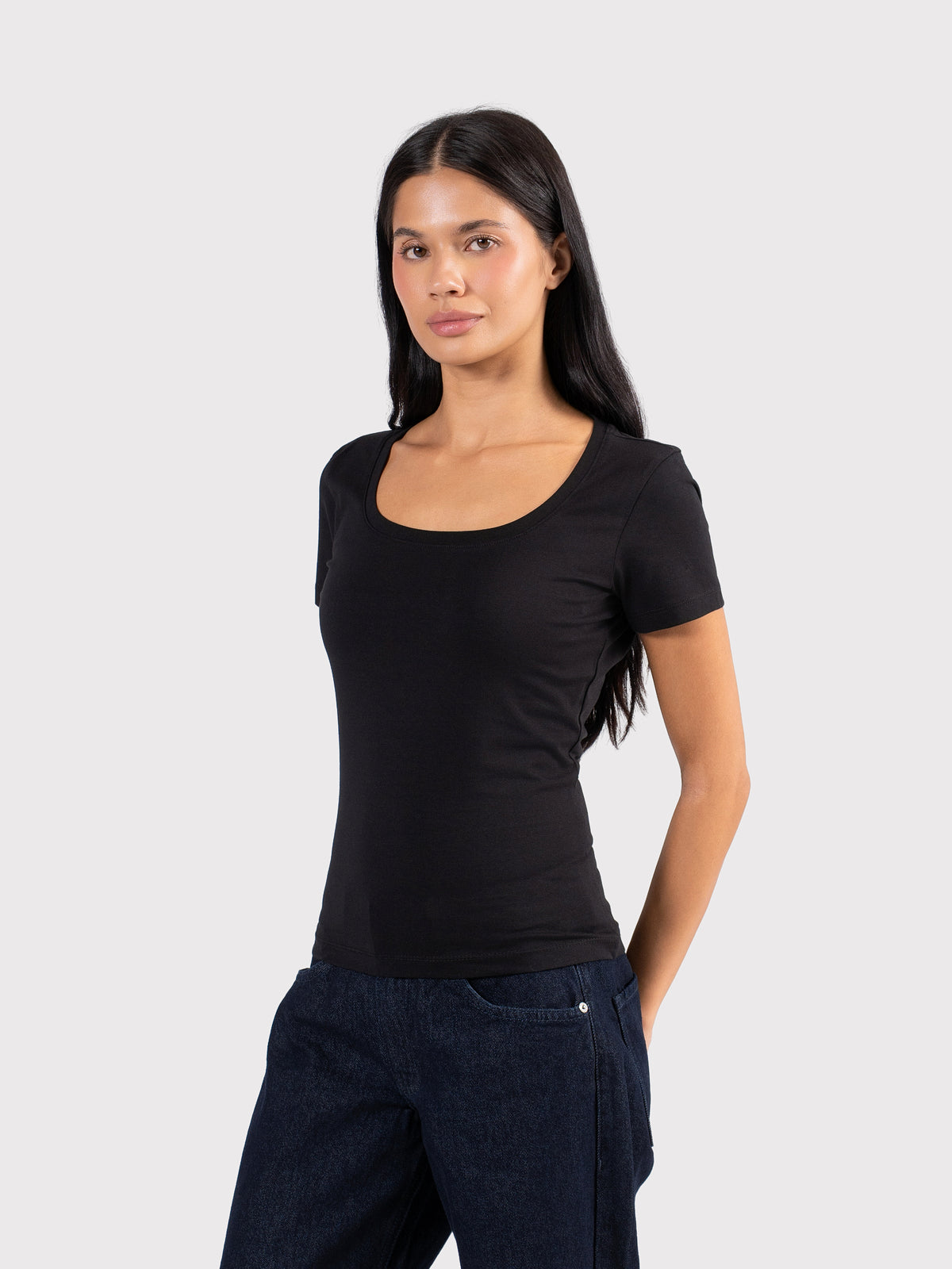 U-SHAPED SHORT SLEEVE BLACK