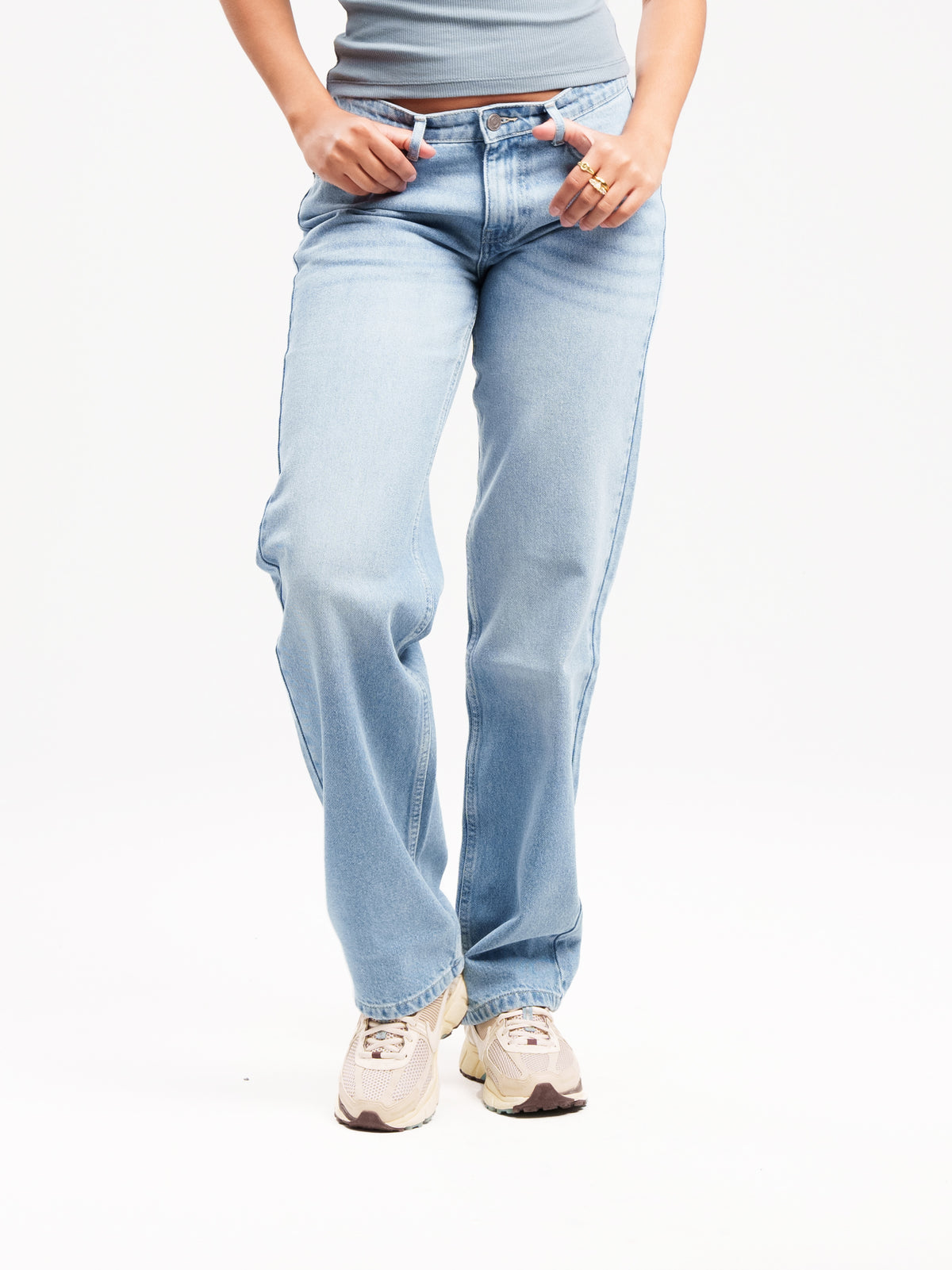 STRAIGHT JEANS