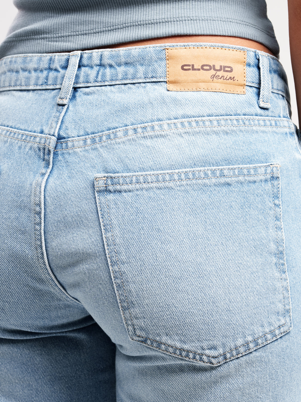 STRAIGHT JEANS