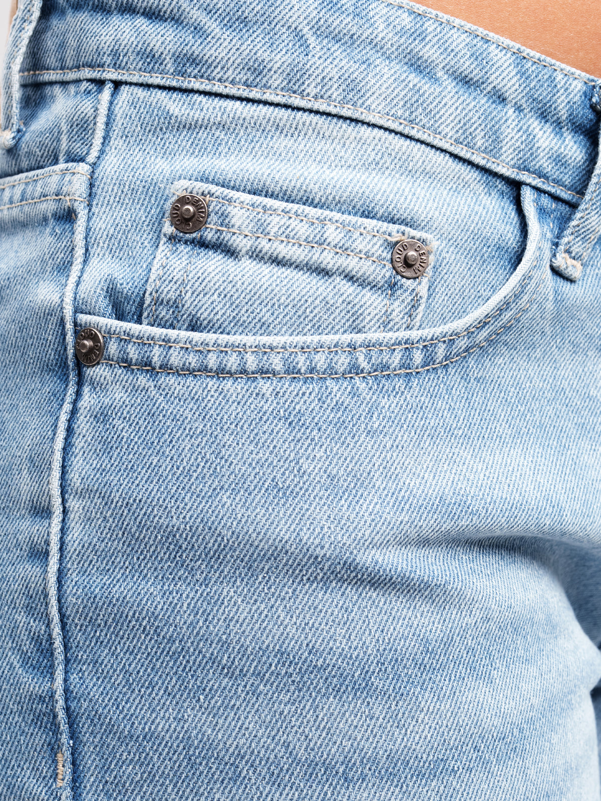 STRAIGHT JEANS