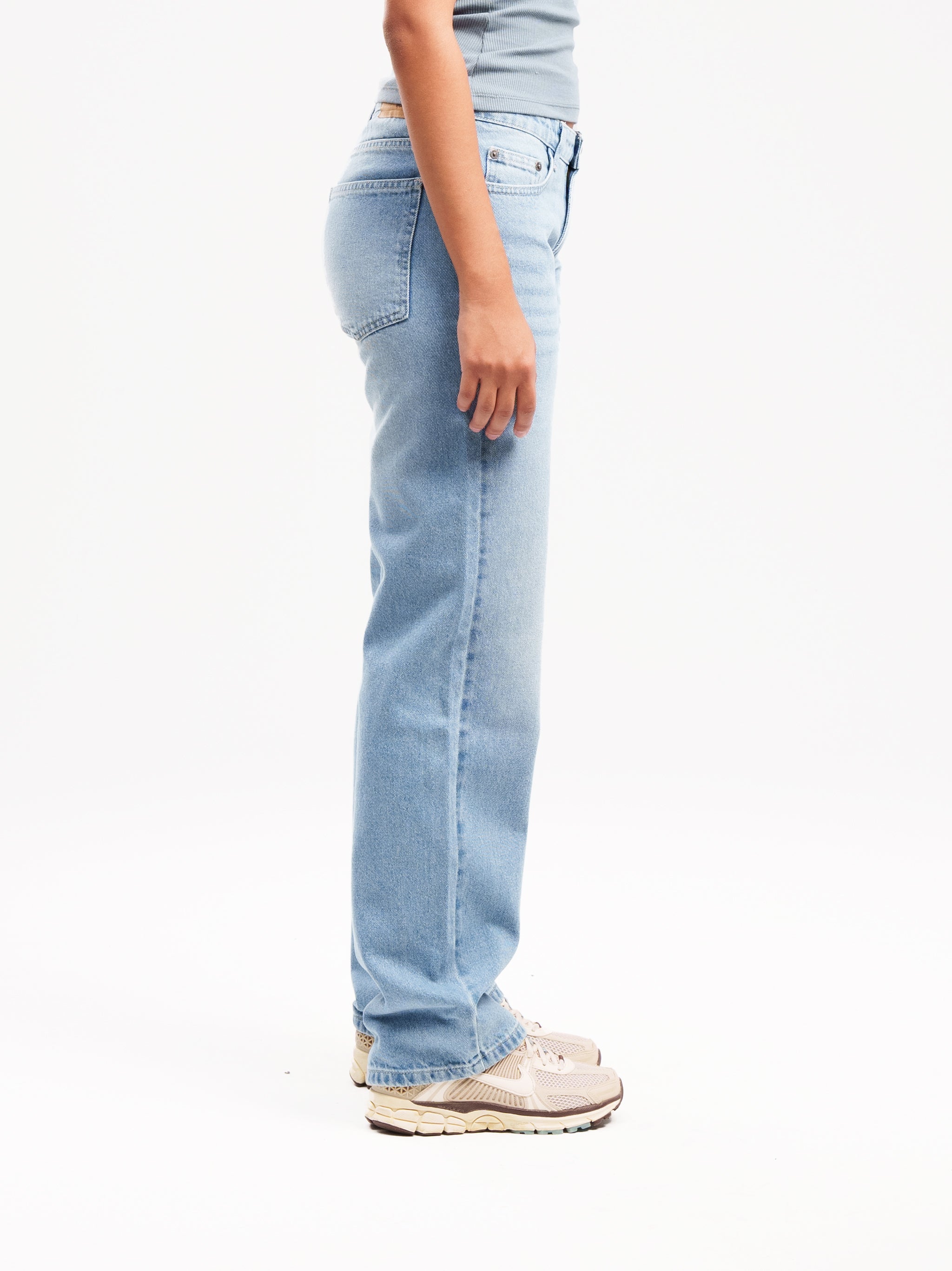 LIGHT BLUE STRAIGHT JEANS