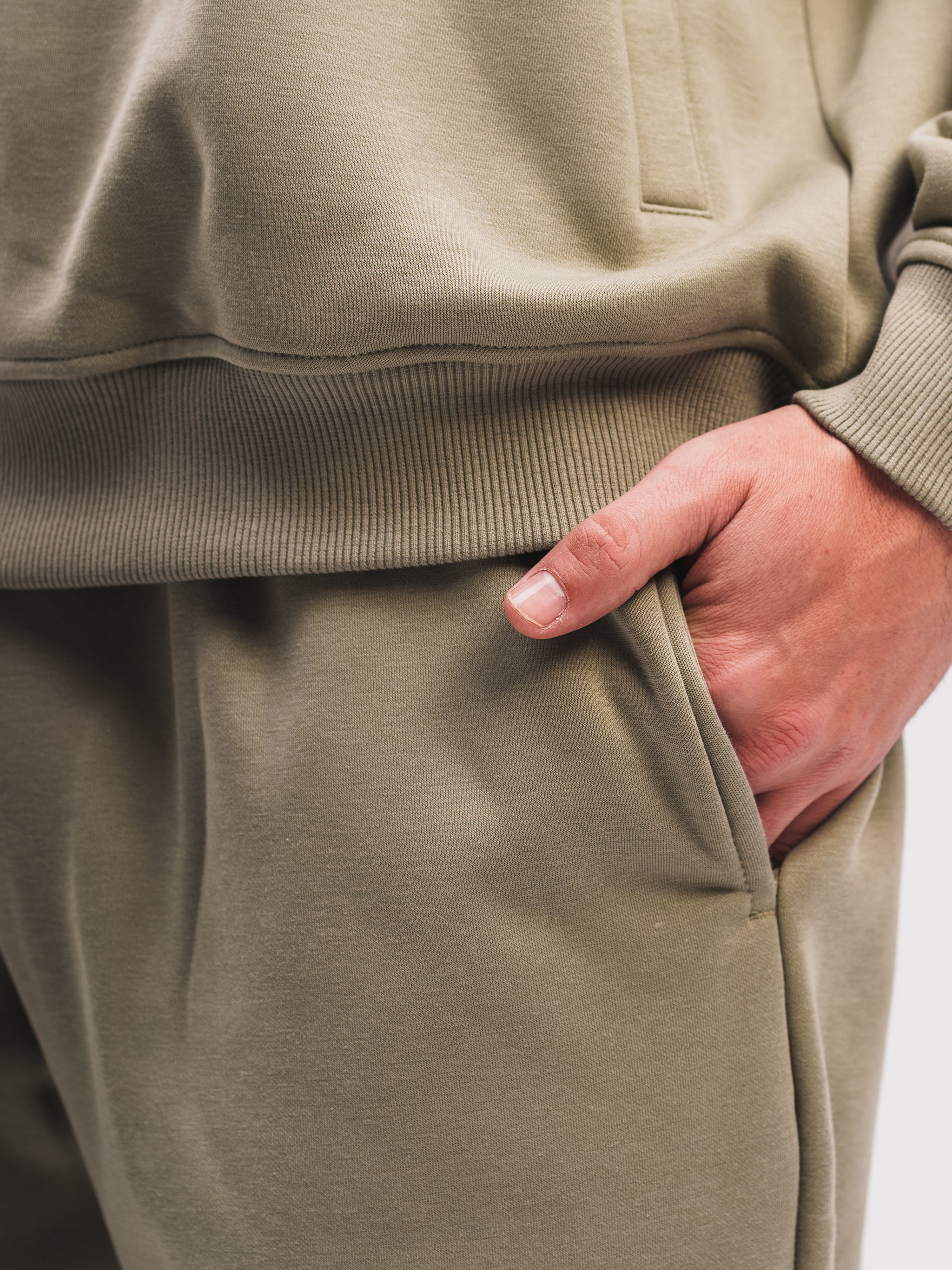 STRAIGHT LEG SWEATPANTS