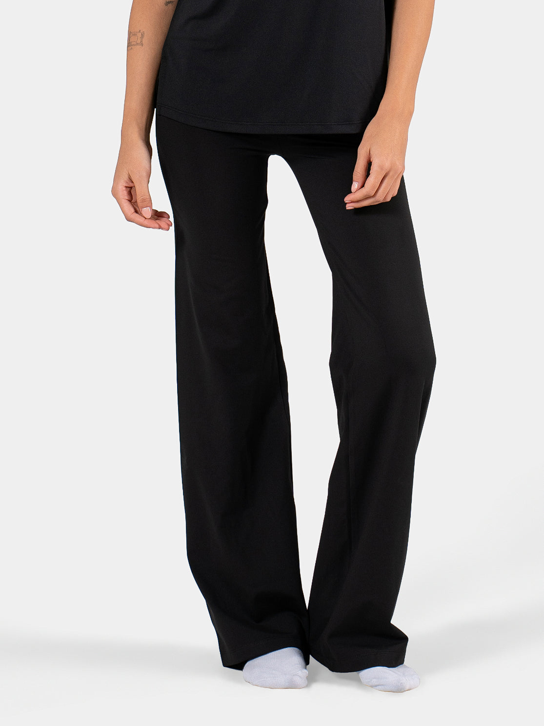 MOVE STRAIGHT LEG YOGA PANTS BLACK 4