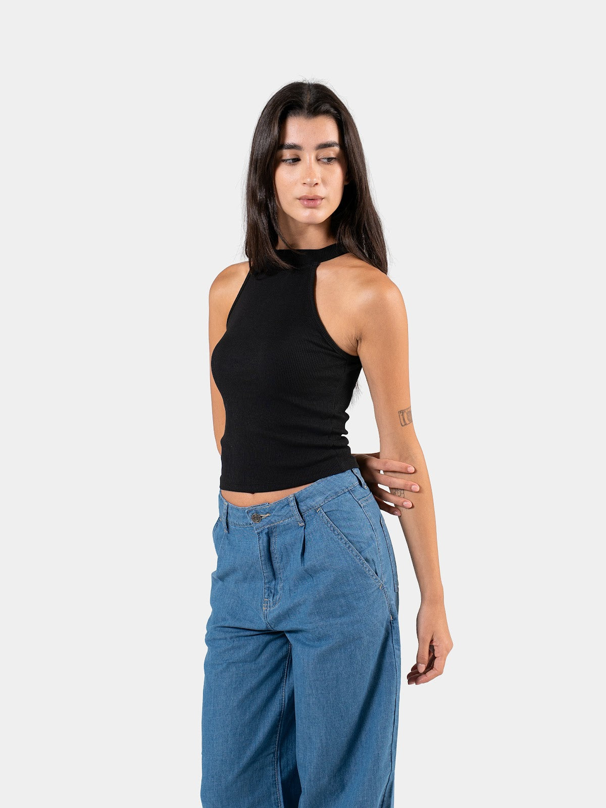 RIBBED HALTER TOP BLACK 4
