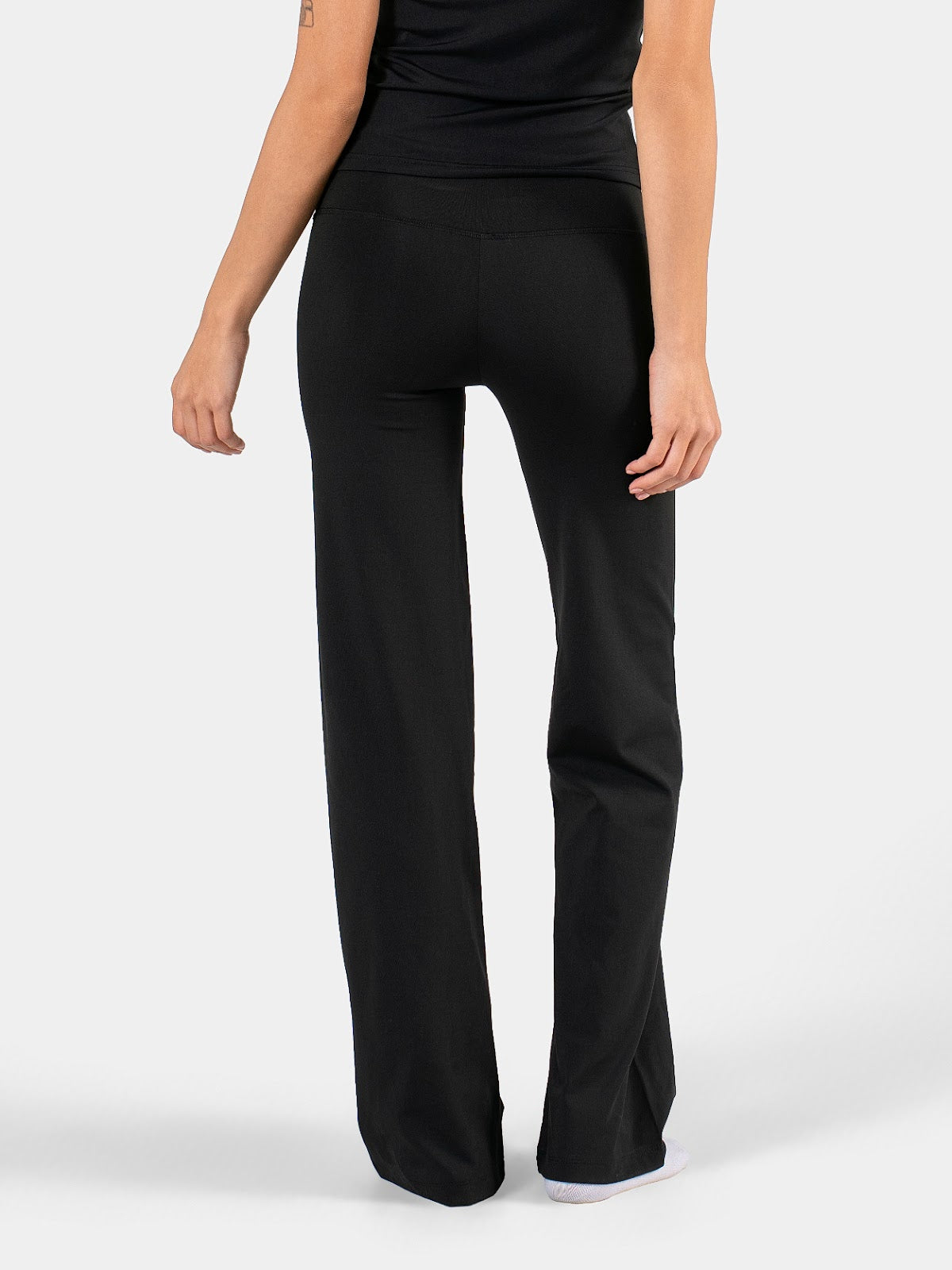 MOVE STRAIGHT LEG YOGA PANTS BLACK 3