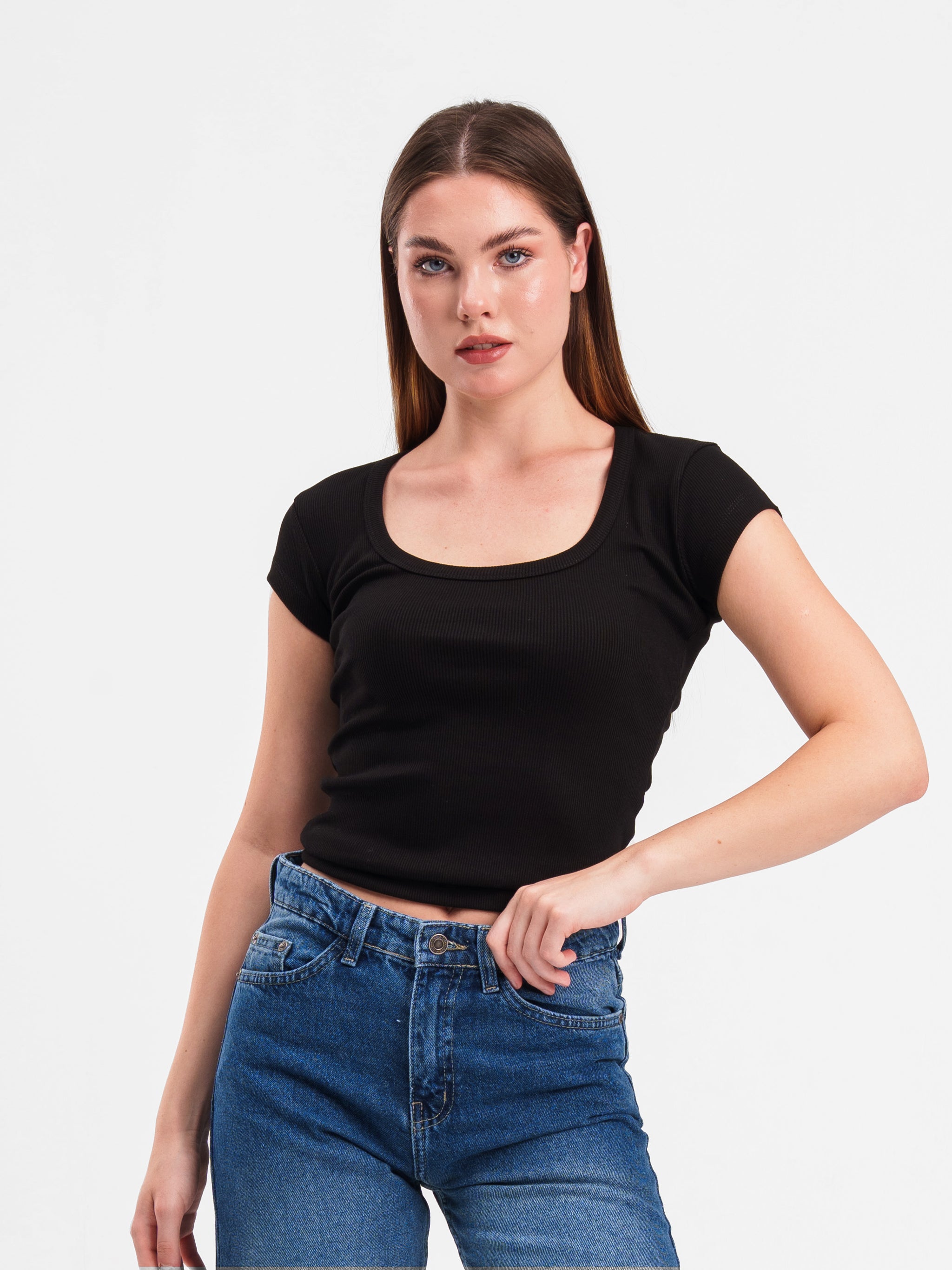 BLACK RIBBED U-SHAPED SHORT SLEEVE TOP