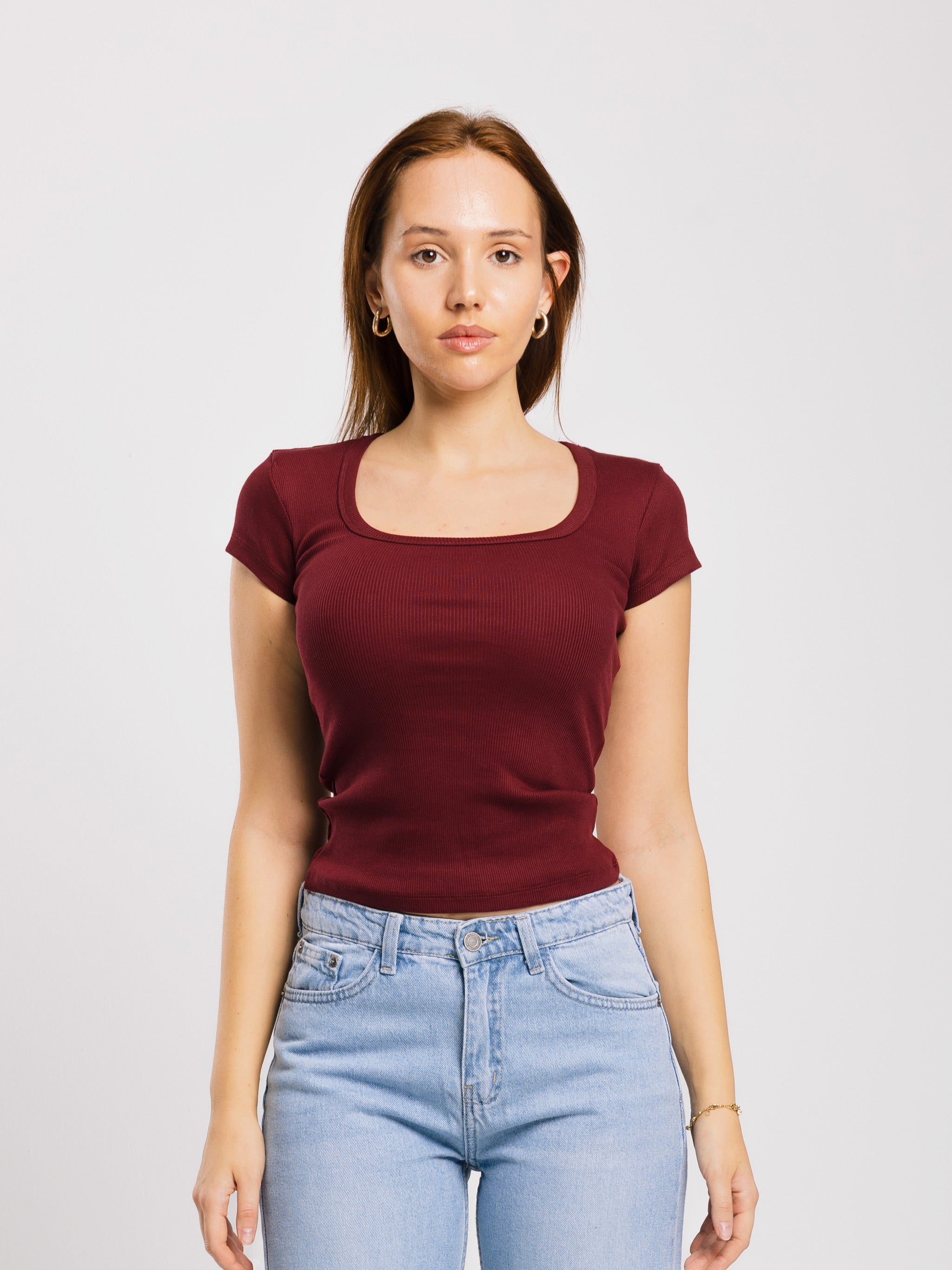 RIBBED U-SHAPED SHORT SLEEVE TOP