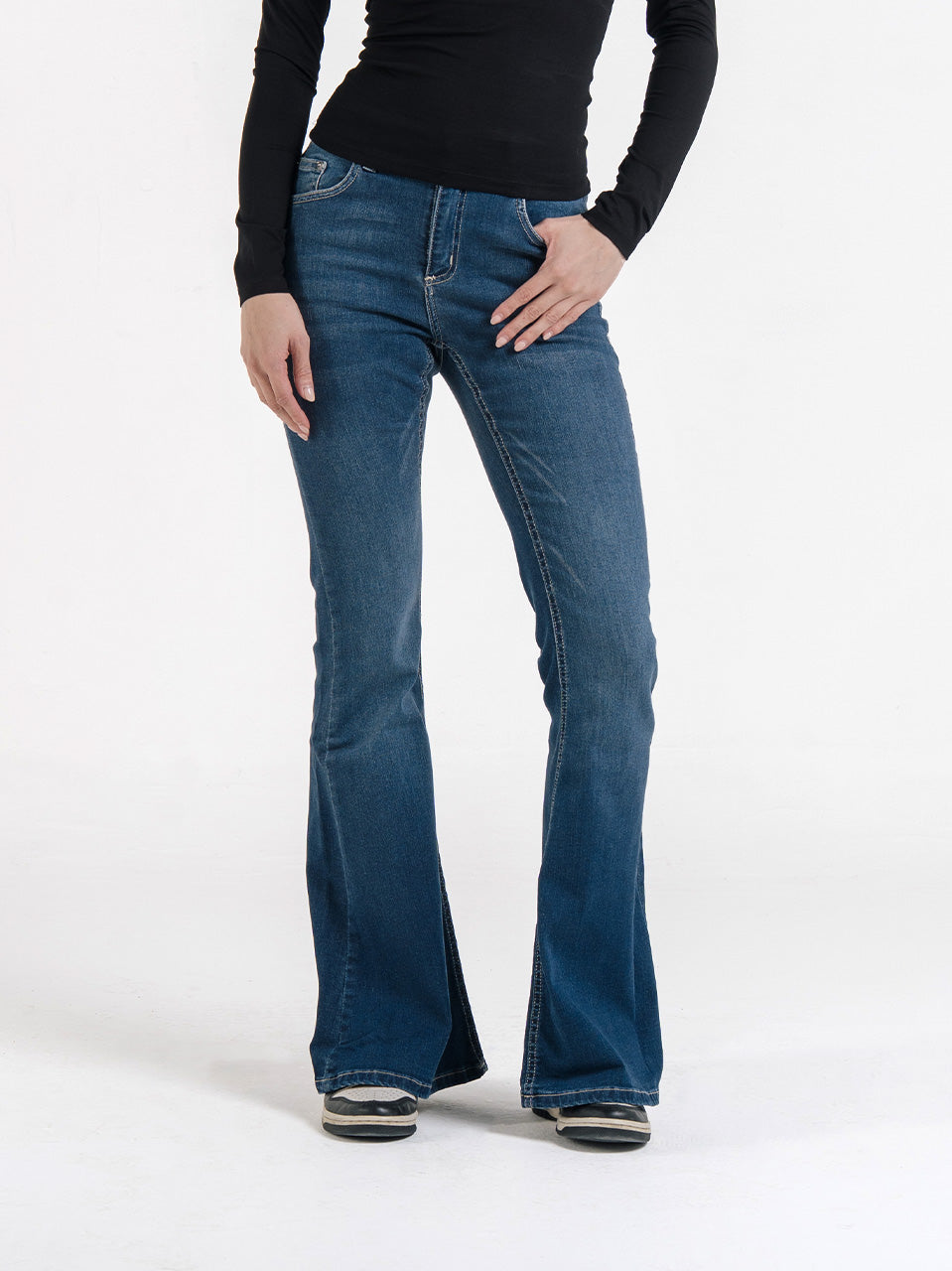FLARE JEANS