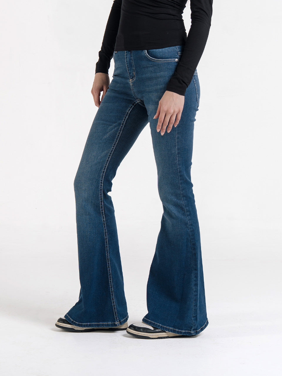 FLARE JEANS