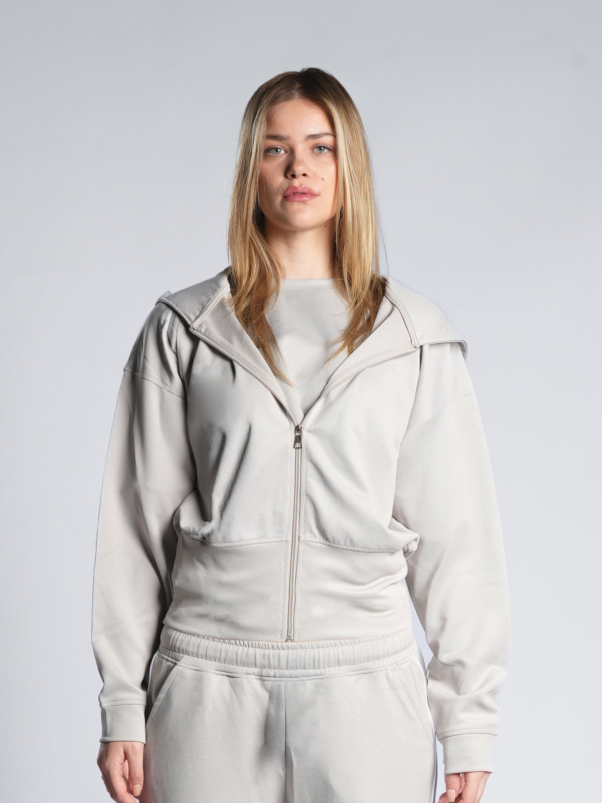 BREATHABLE ZIP-UP