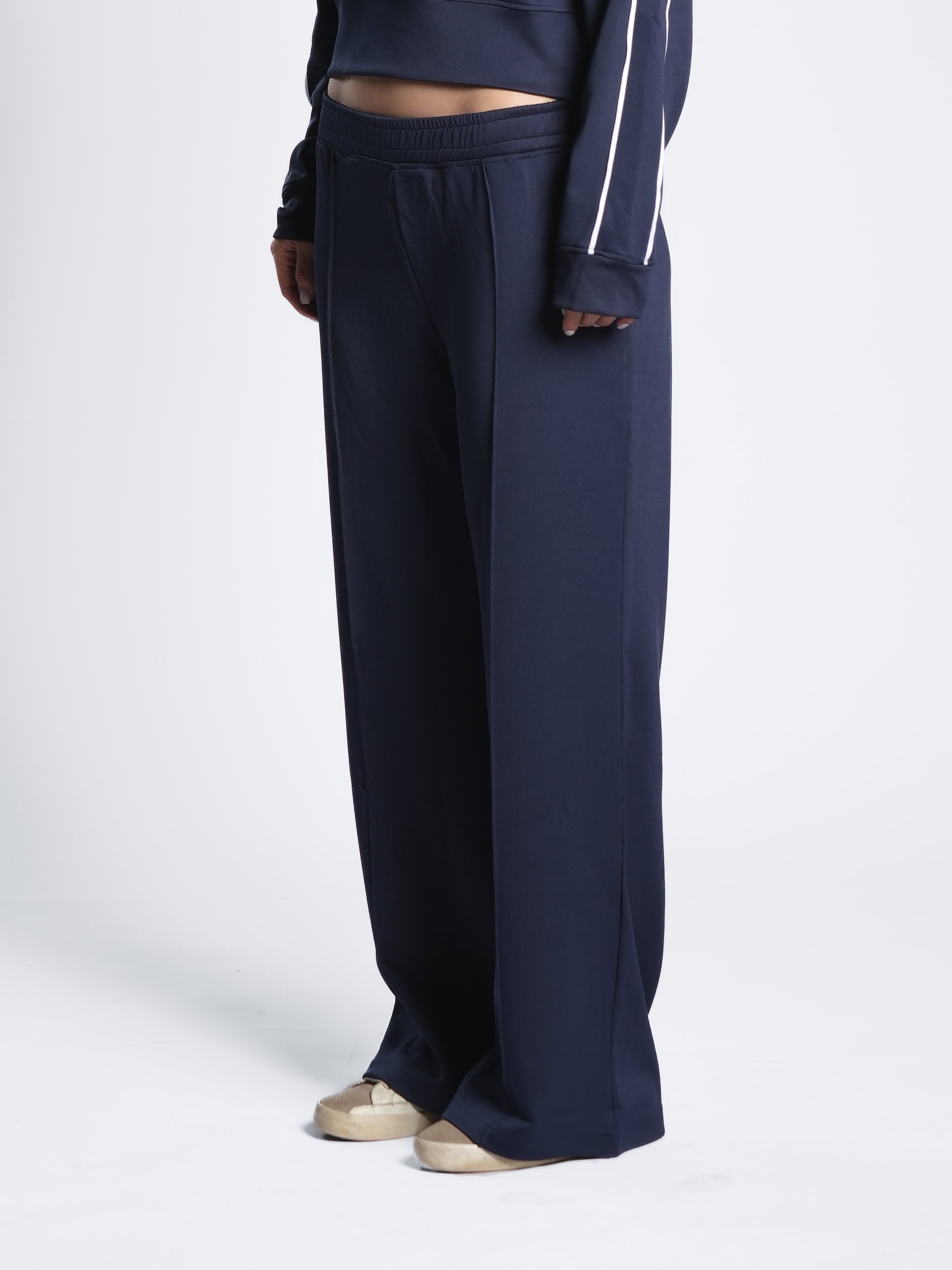BREATHABLE COMFORTLUX PLEATED WIDE LEG PANTS