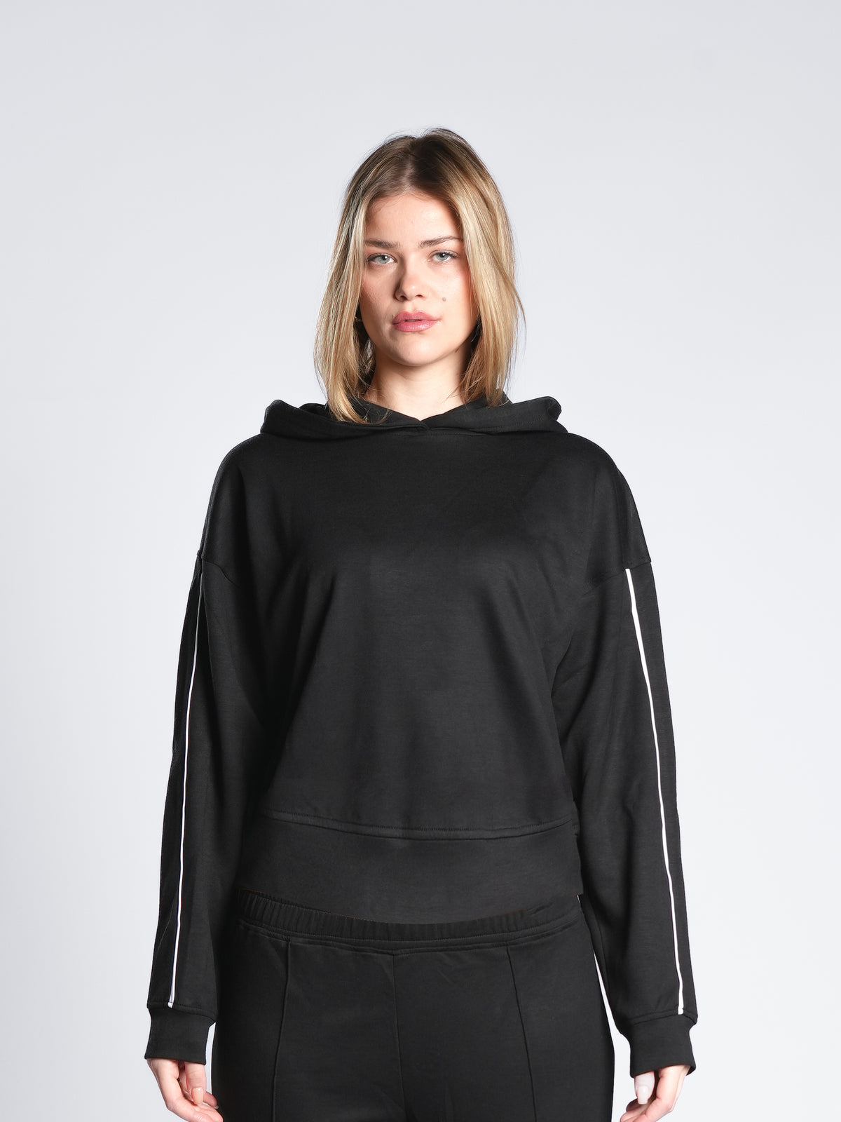 BREATHABLE HOODIE