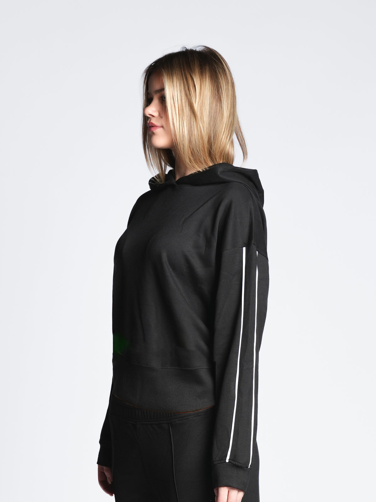 BREATHABLE HOODIE