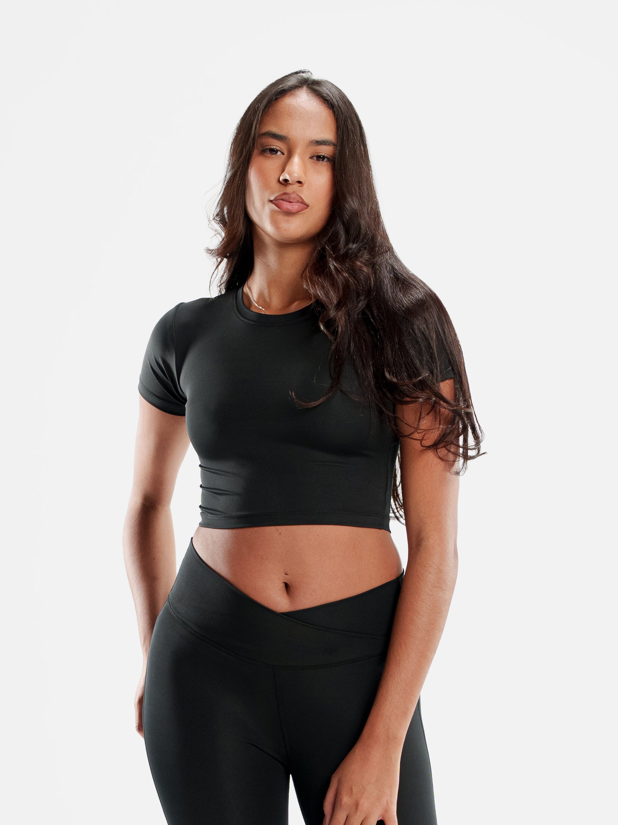 BLACK MOVE CROPPED FITTED TOP