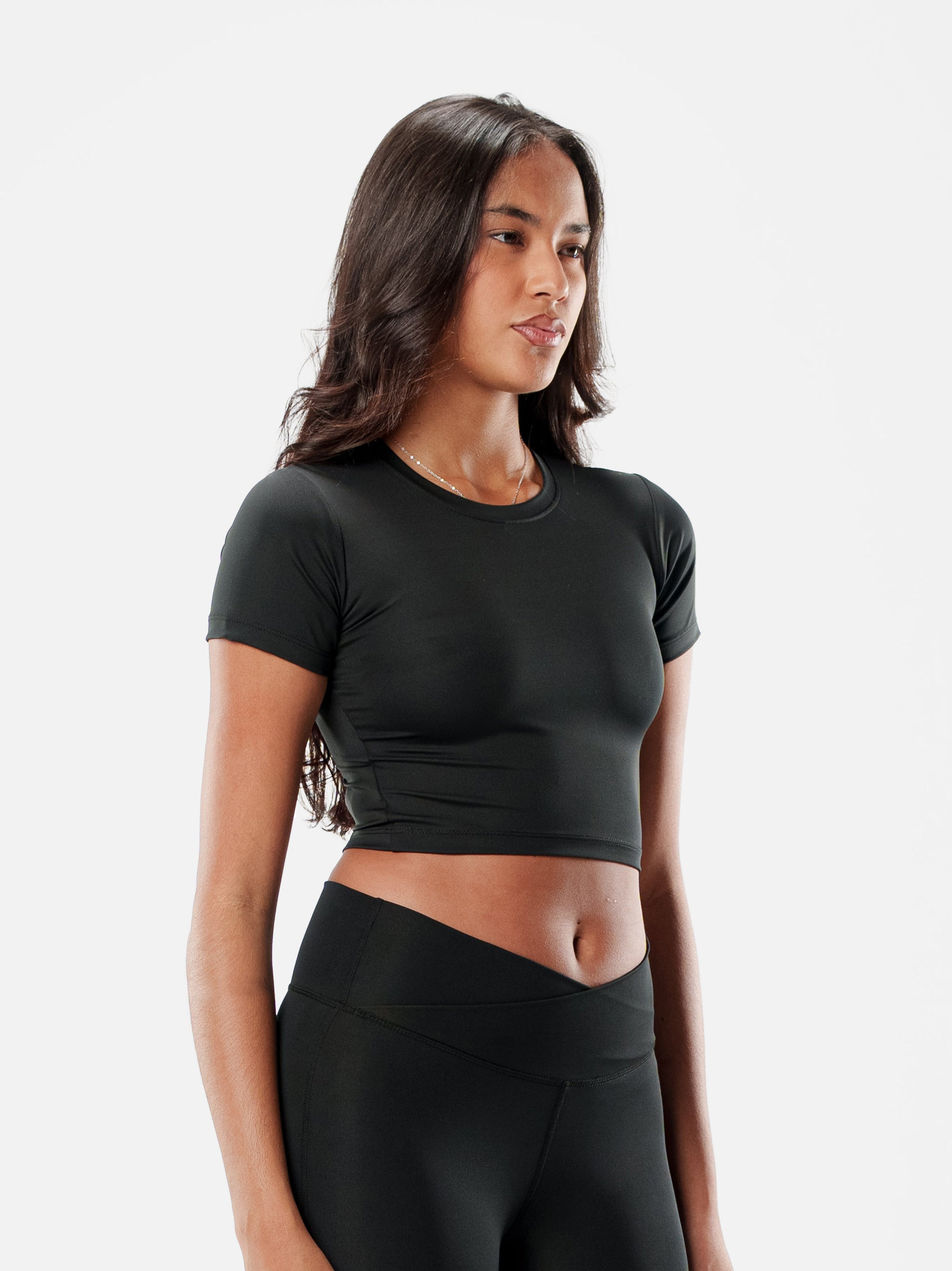 BLACK MOVE CROPPED FITTED TOP