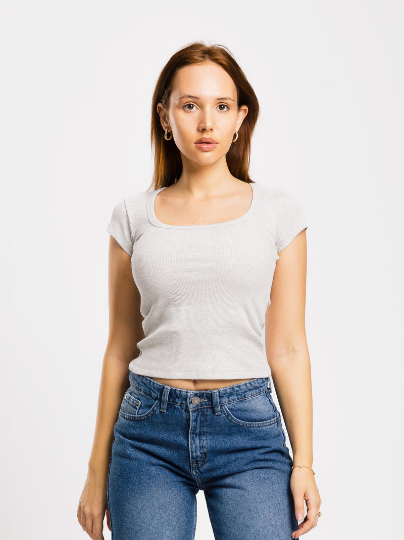 RIBBED U-SHAPED SHORT SLEEVE TOP