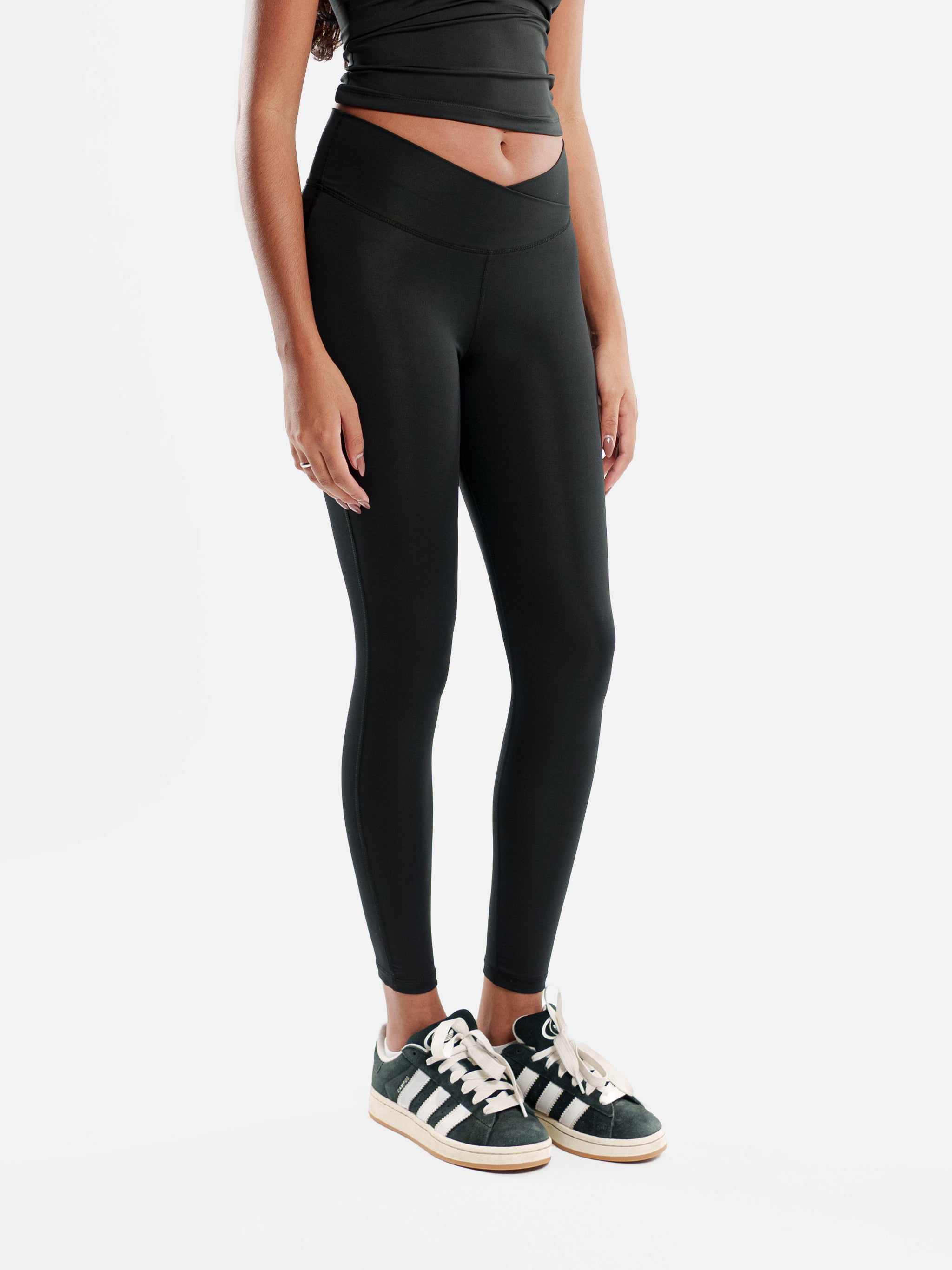 BLACK MOVE CROSSOVER LEGGINGS
