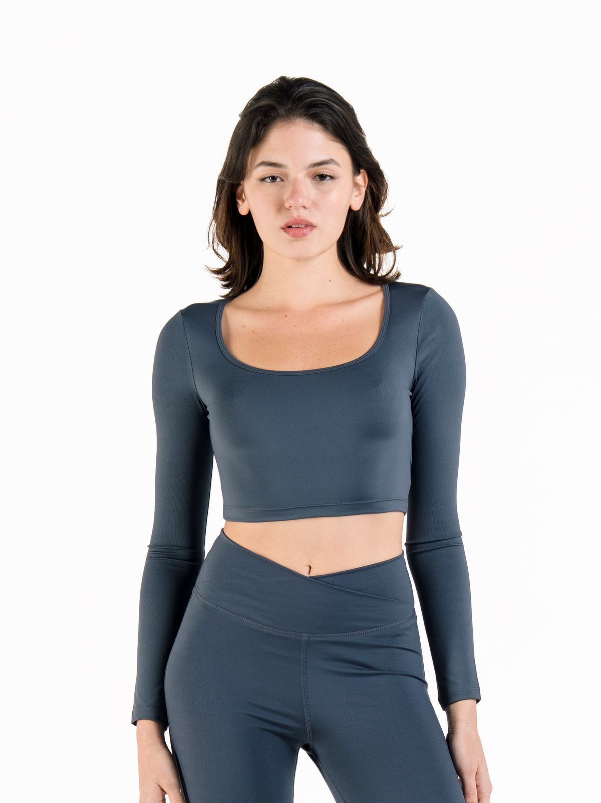 MOVE SQUARED NECK LONG SLEEVE CROPPED TOP