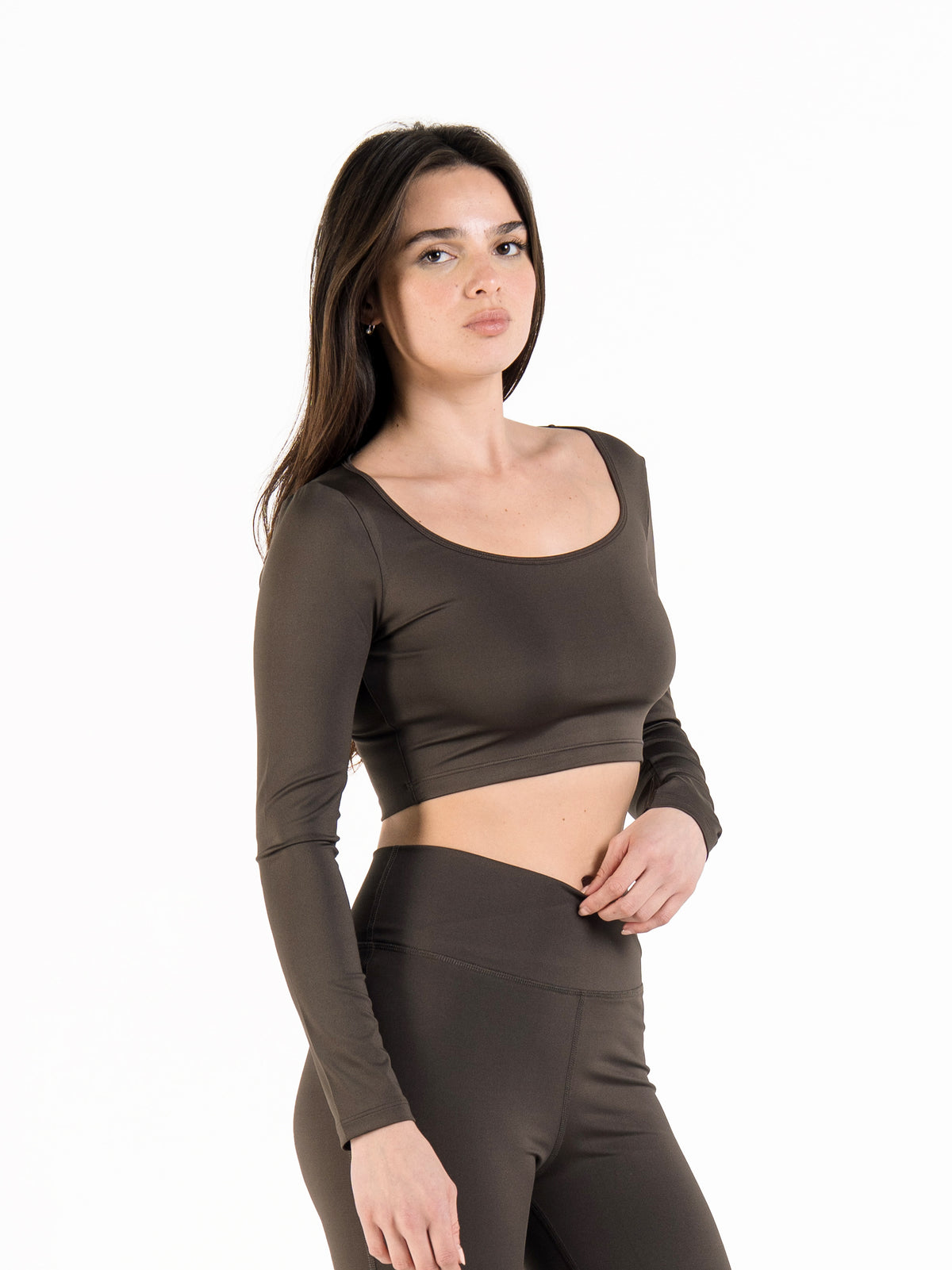 MOVE SQUARED NECK LONG SLEEVE CROPPED TOP