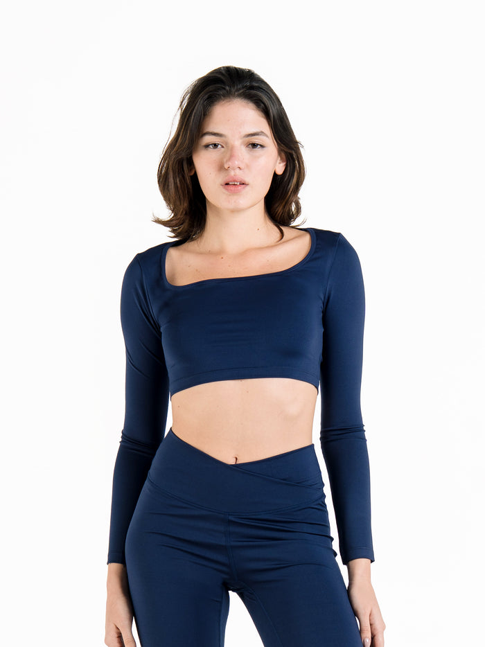 MOVE SQUARED NECK LONG SLEEVE CROPPED TOP