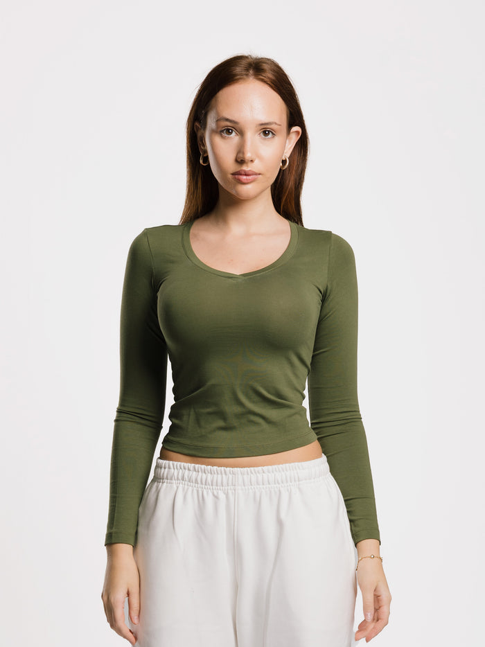 V-NECK LONG SLEEVE TOP