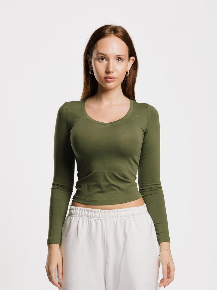 V-NECK LONG SLEEVE TOP