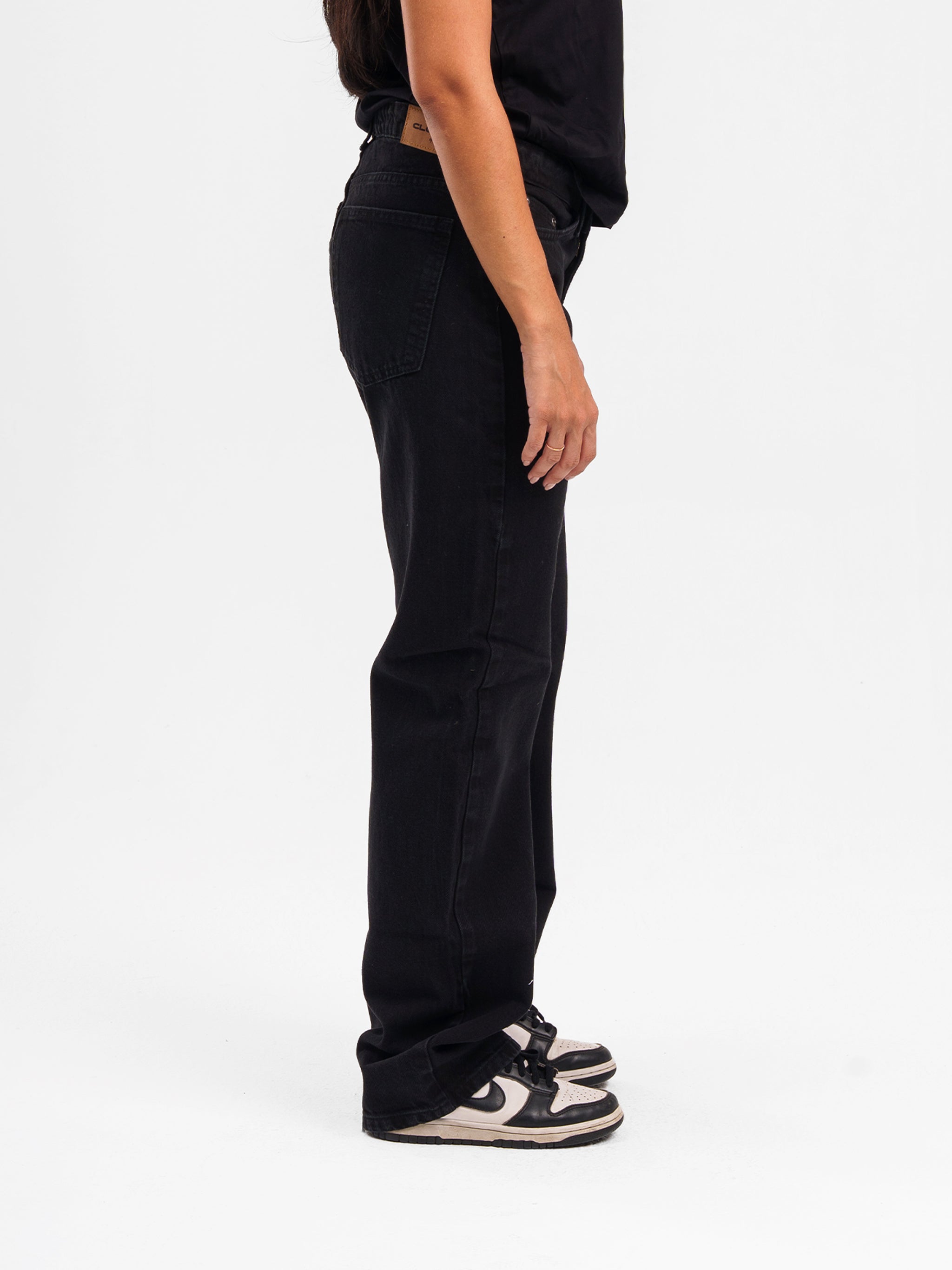 BLACK STRAIGHT JEANS