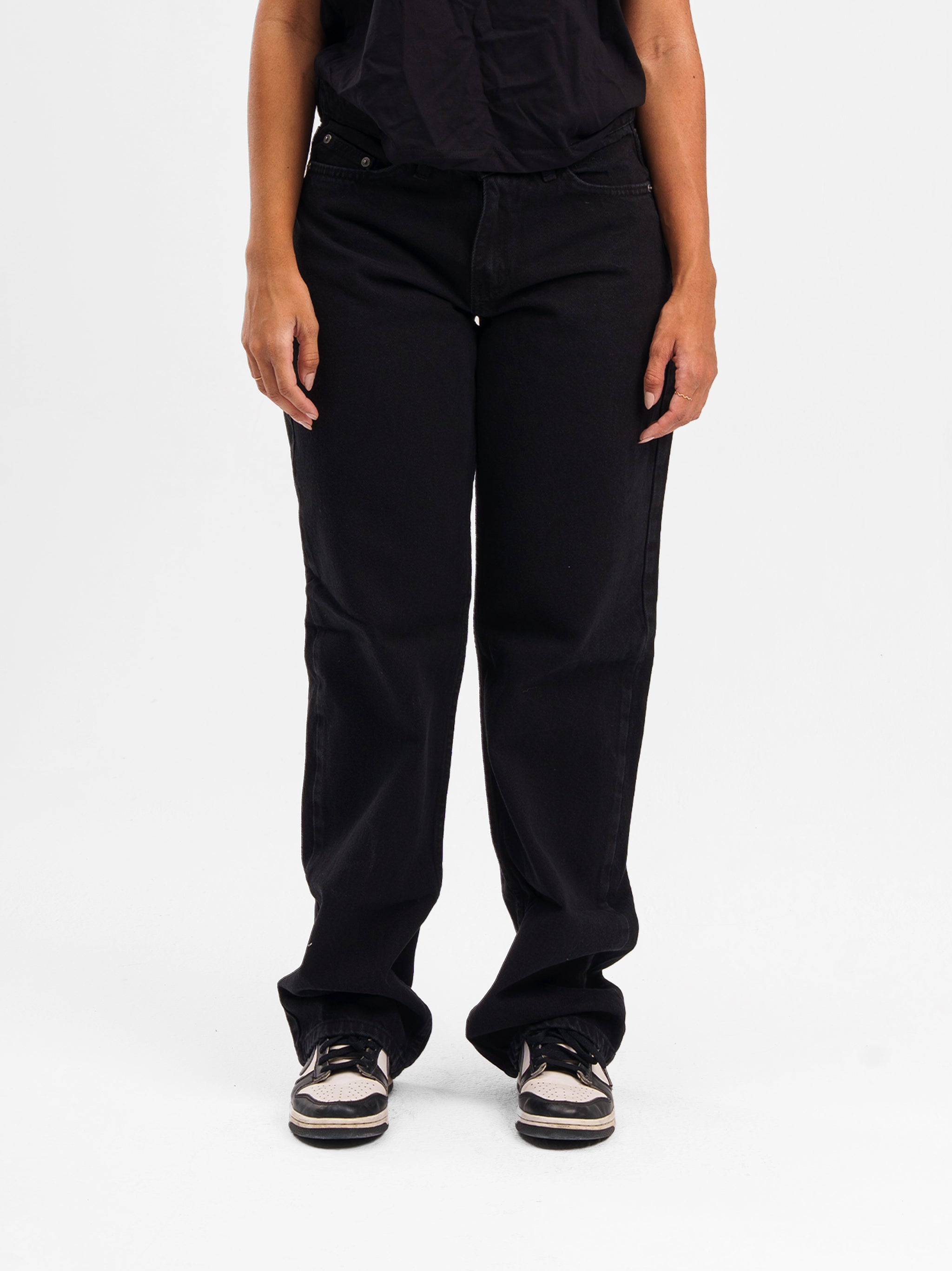 BLACK STRAIGHT JEANS