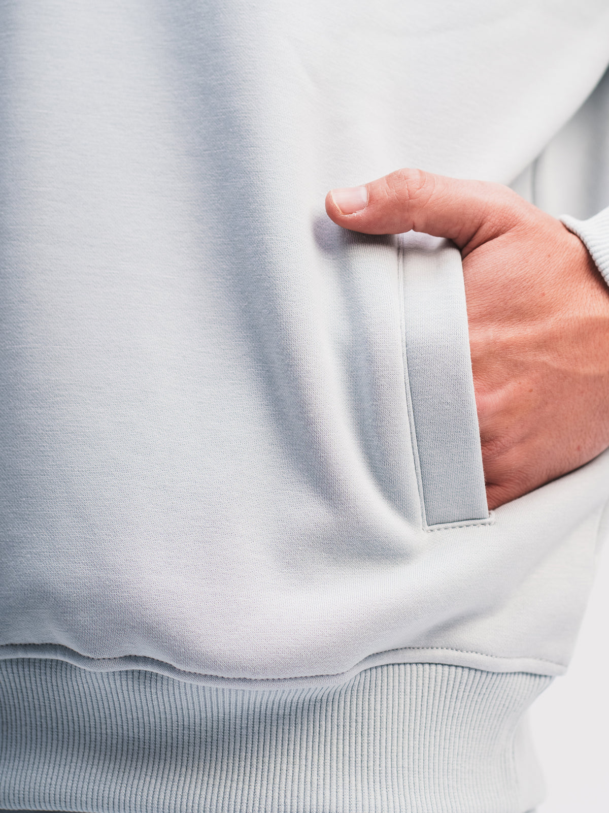 QUARTER ZIP