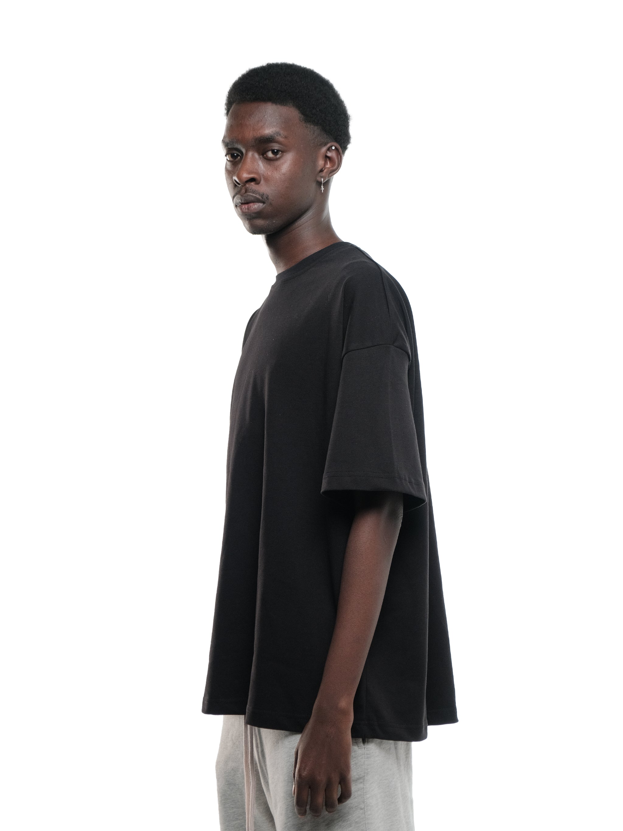 BLACK BASIC T-SHIRT