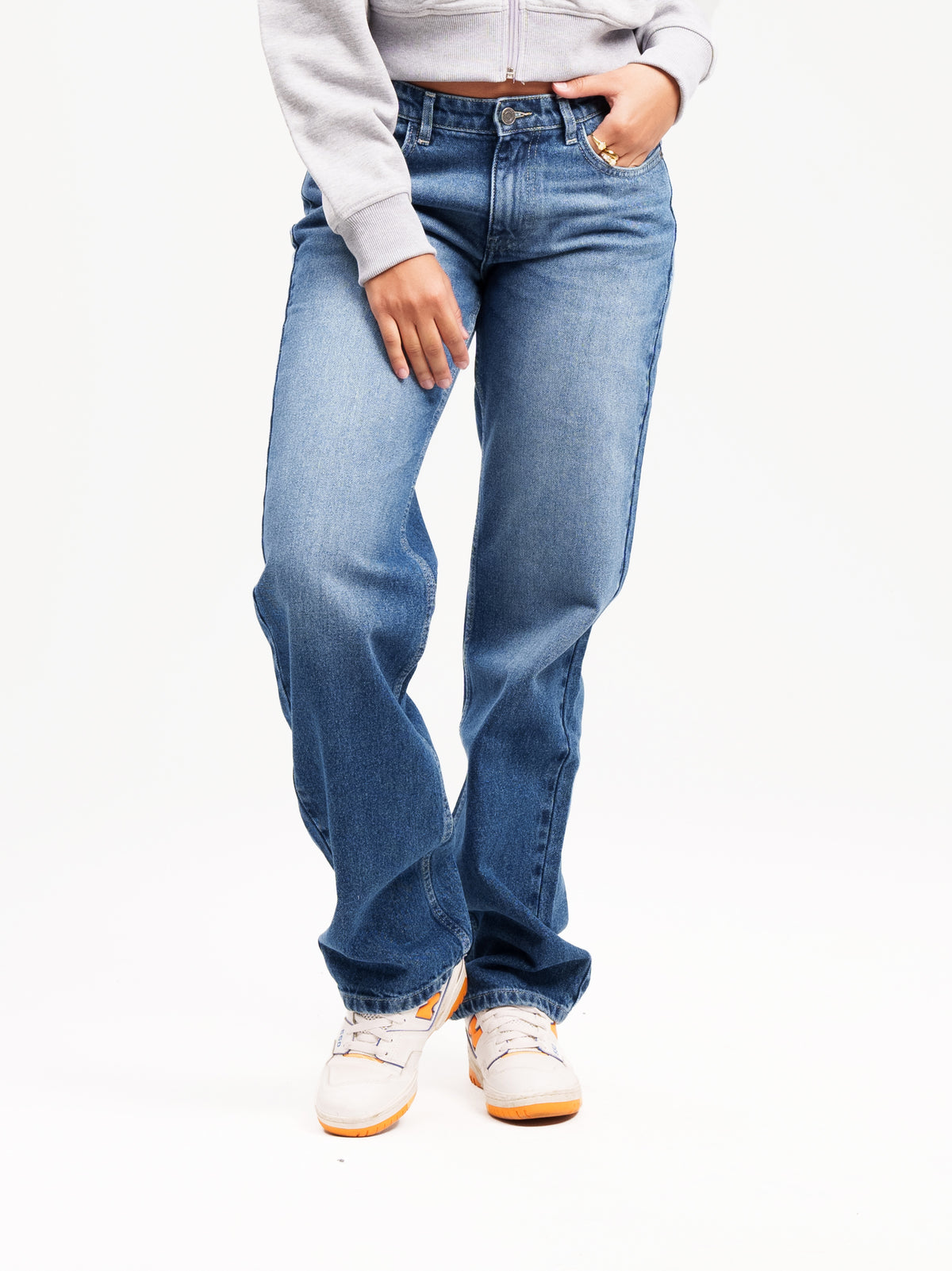 STRAIGHT JEANS